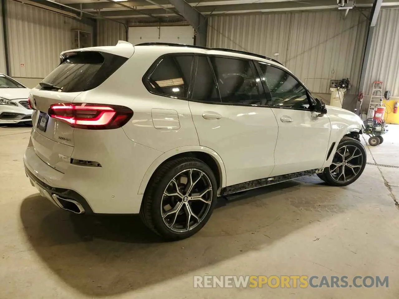 3 Photograph of a damaged car 5UXCR6C01M9G56471 BMW X5 2021
