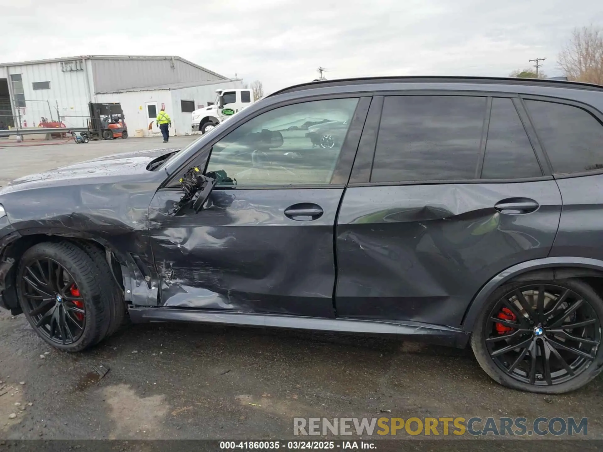 14 Photograph of a damaged car 5UXCR6C01M9H56800 BMW X5 2021