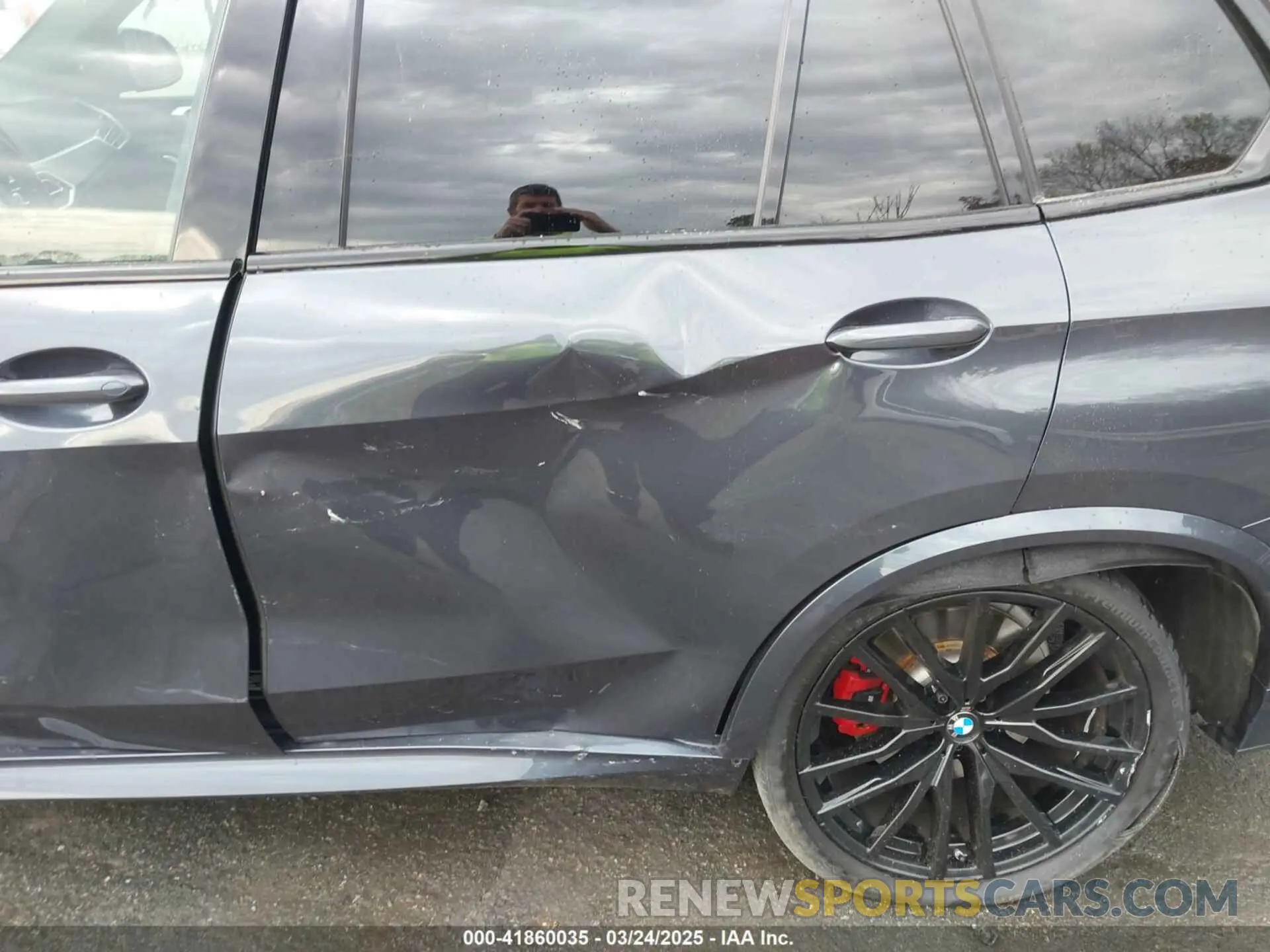 19 Photograph of a damaged car 5UXCR6C01M9H56800 BMW X5 2021