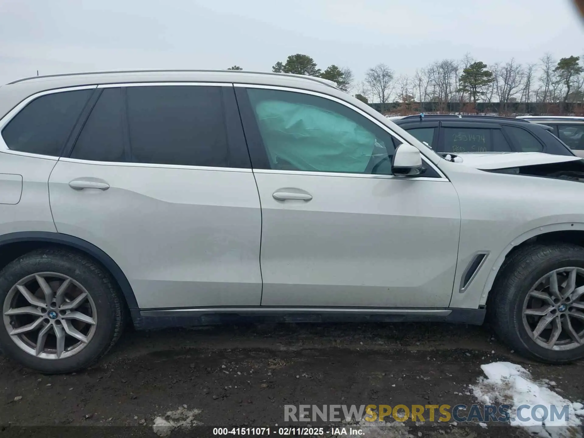 13 Photograph of a damaged car 5UXCR6C02M9E03269 BMW X5 2021