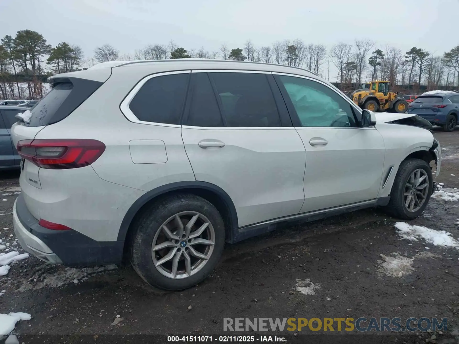 4 Photograph of a damaged car 5UXCR6C02M9E03269 BMW X5 2021