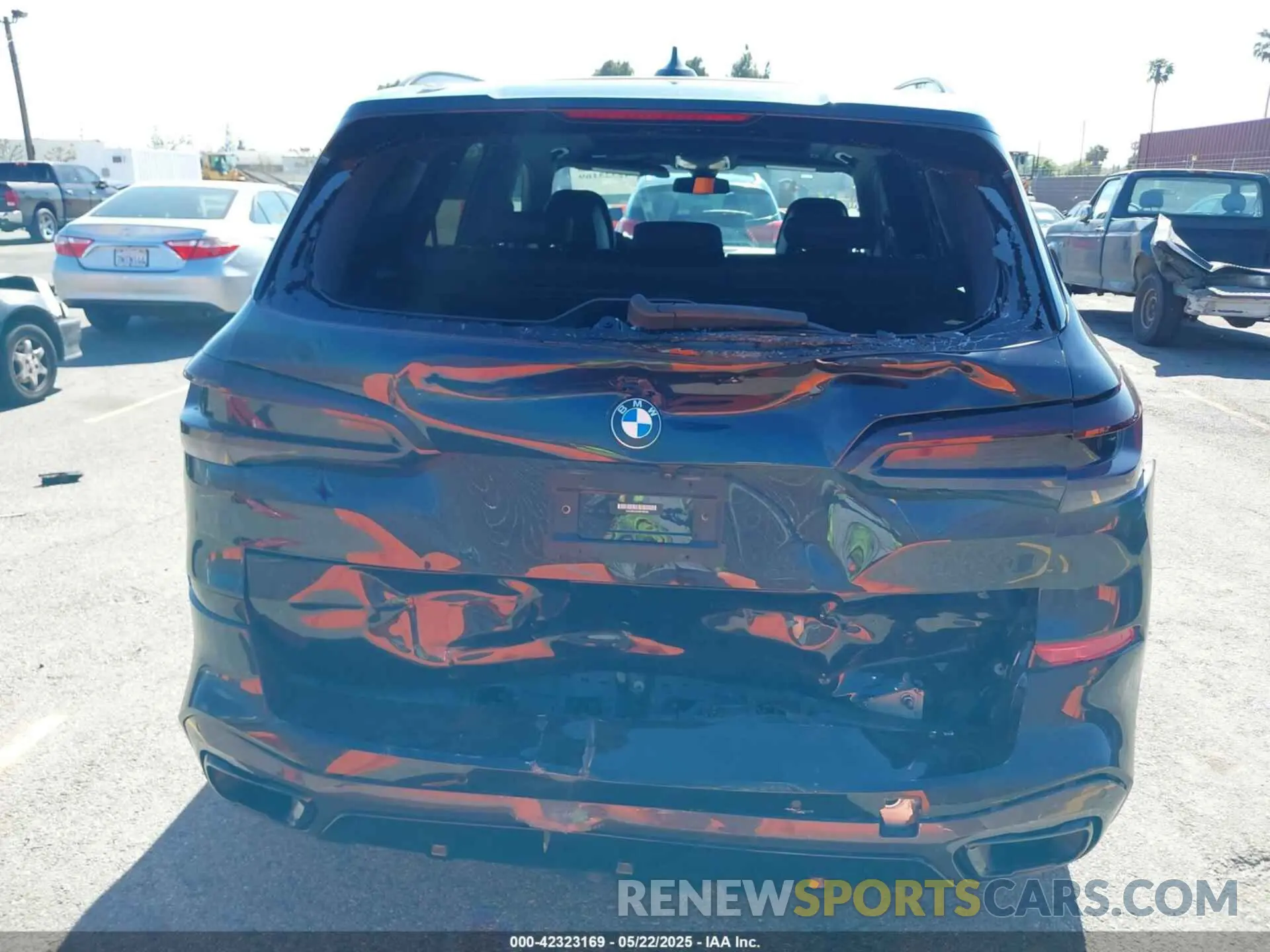 16 Photograph of a damaged car 5UXCR6C02M9F86589 BMW X5 2021