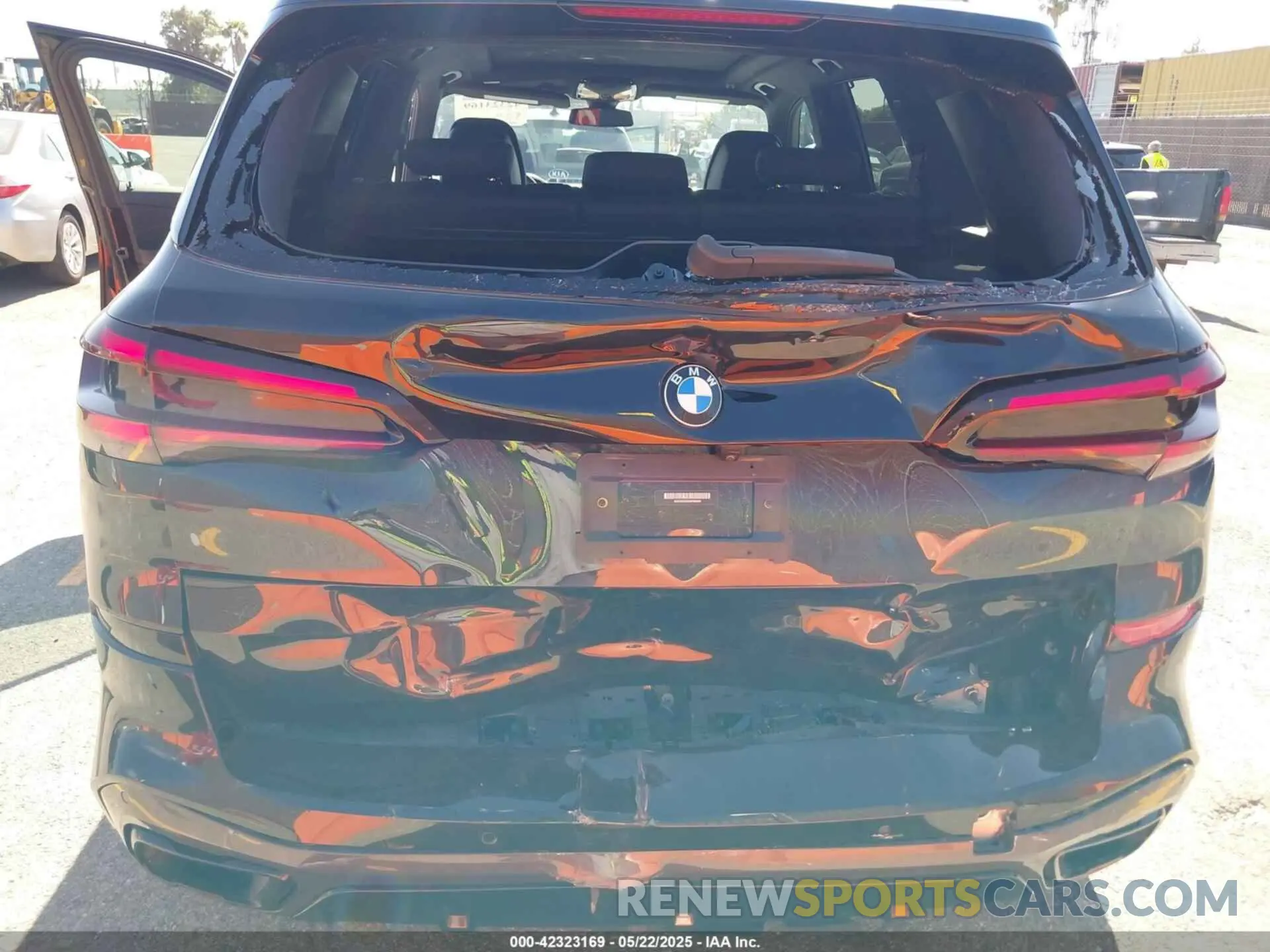6 Photograph of a damaged car 5UXCR6C02M9F86589 BMW X5 2021