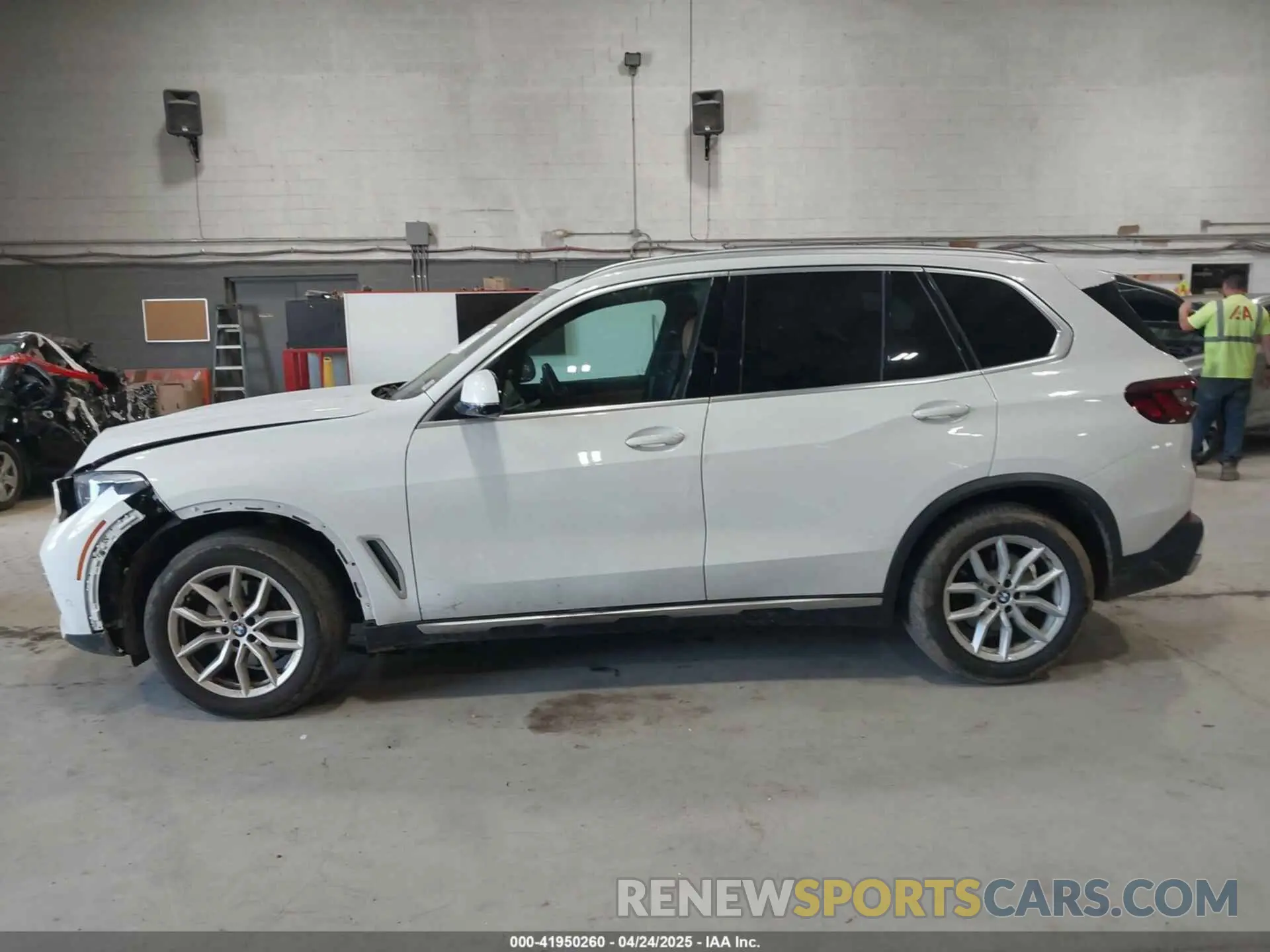 14 Photograph of a damaged car 5UXCR6C03M9F15868 BMW X5 2021