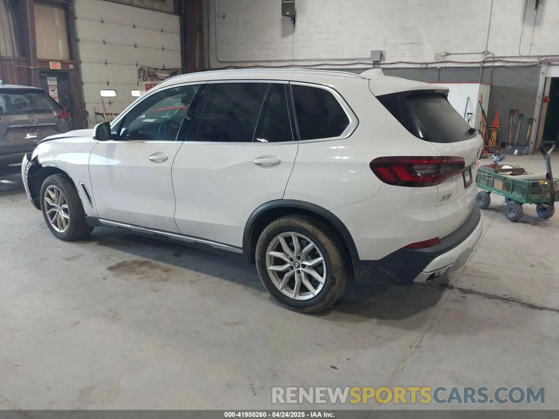3 Photograph of a damaged car 5UXCR6C03M9F15868 BMW X5 2021
