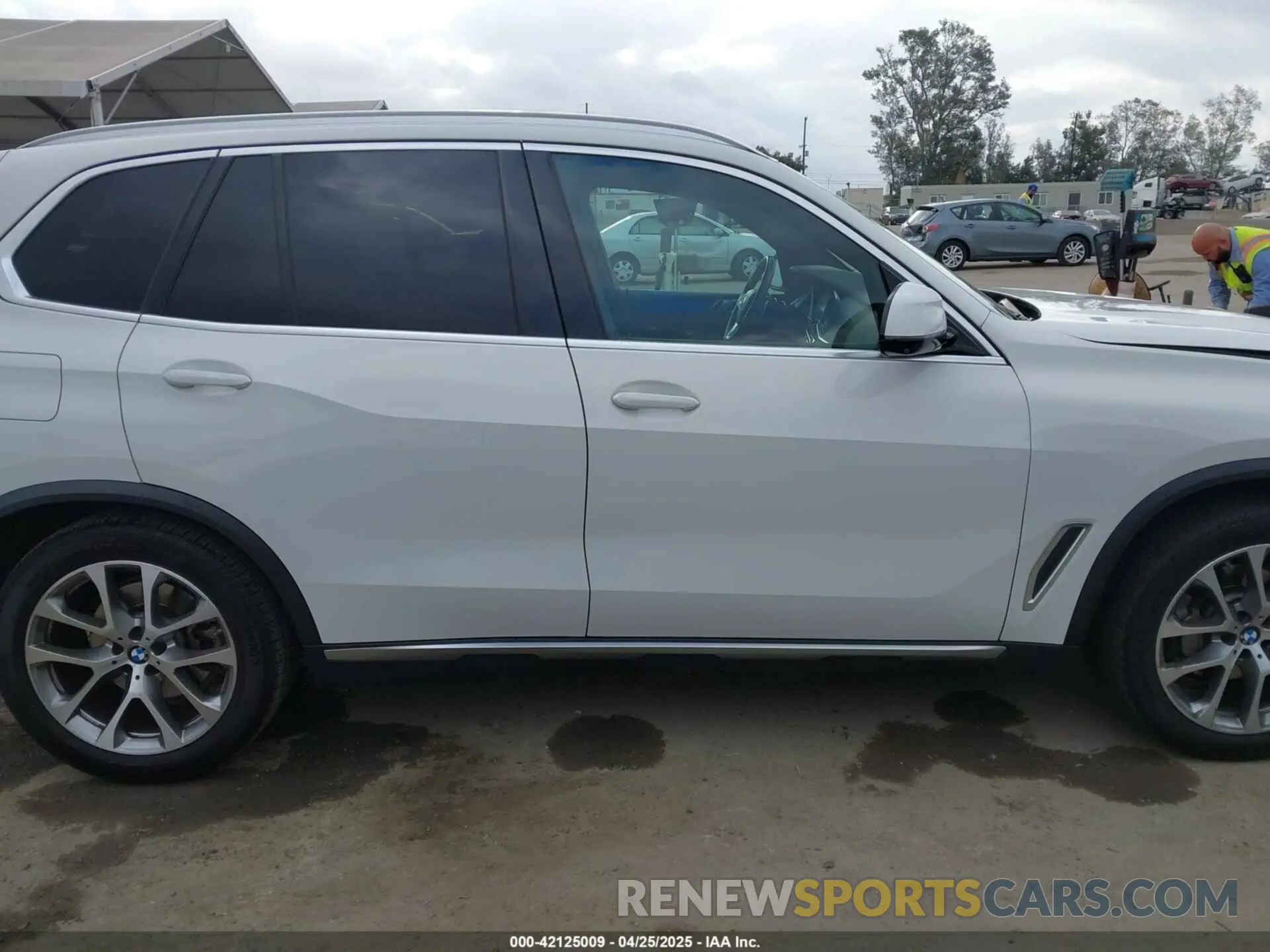 13 Photograph of a damaged car 5UXCR6C03M9G36156 BMW X5 2021