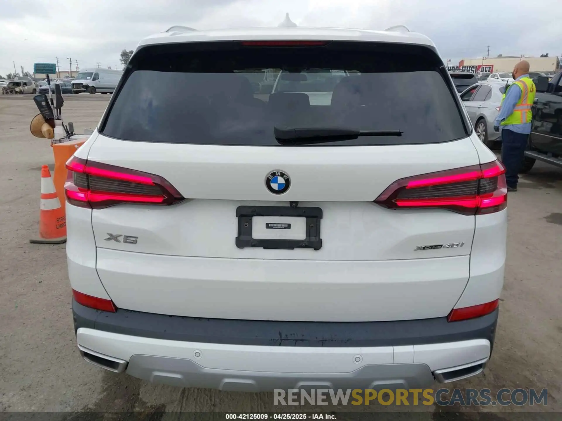 16 Photograph of a damaged car 5UXCR6C03M9G36156 BMW X5 2021