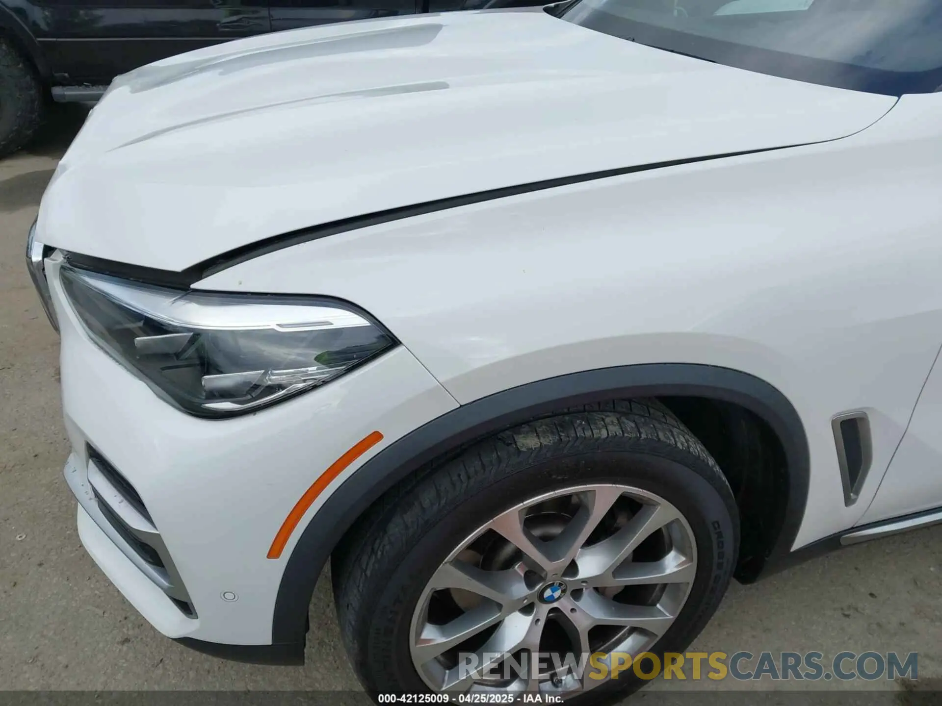 17 Photograph of a damaged car 5UXCR6C03M9G36156 BMW X5 2021
