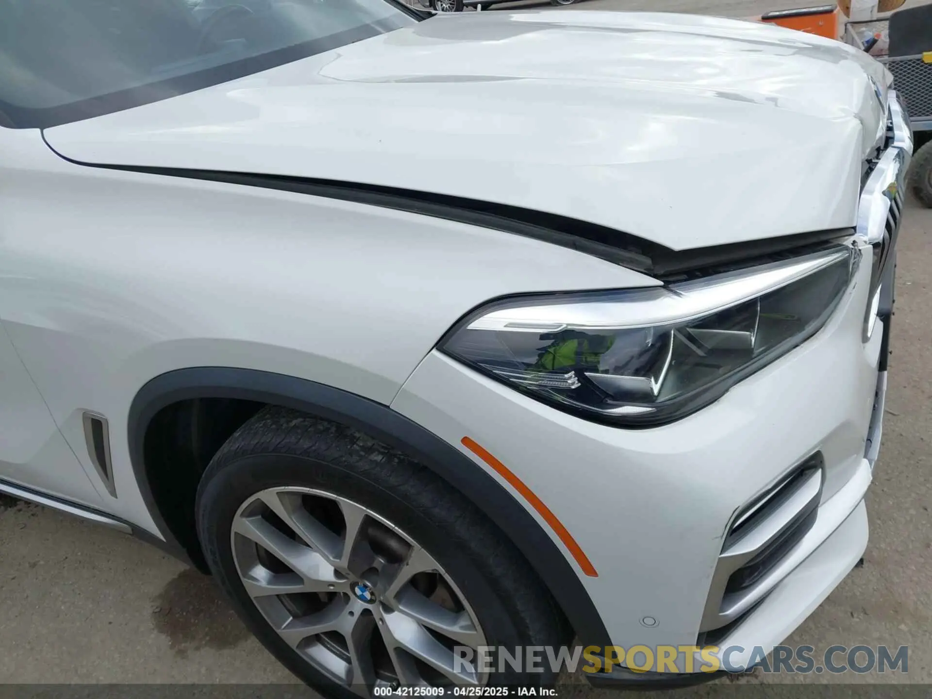 18 Photograph of a damaged car 5UXCR6C03M9G36156 BMW X5 2021
