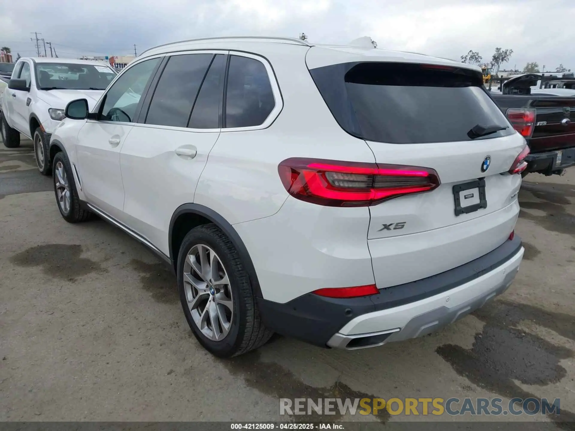 3 Photograph of a damaged car 5UXCR6C03M9G36156 BMW X5 2021