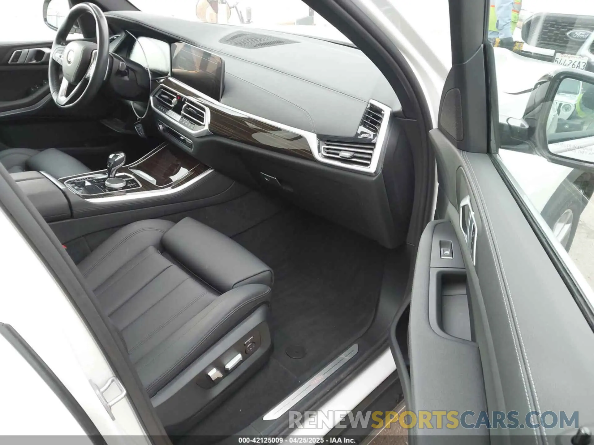 5 Photograph of a damaged car 5UXCR6C03M9G36156 BMW X5 2021