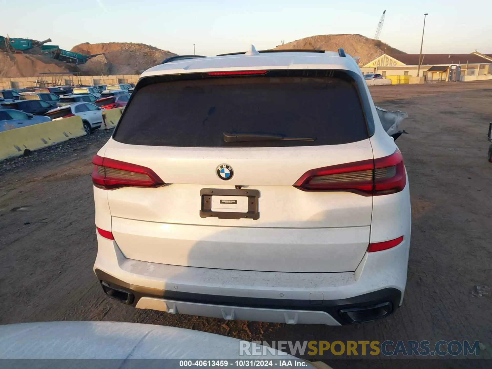 16 Photograph of a damaged car 5UXCR6C04M9G30530 BMW X5 2021