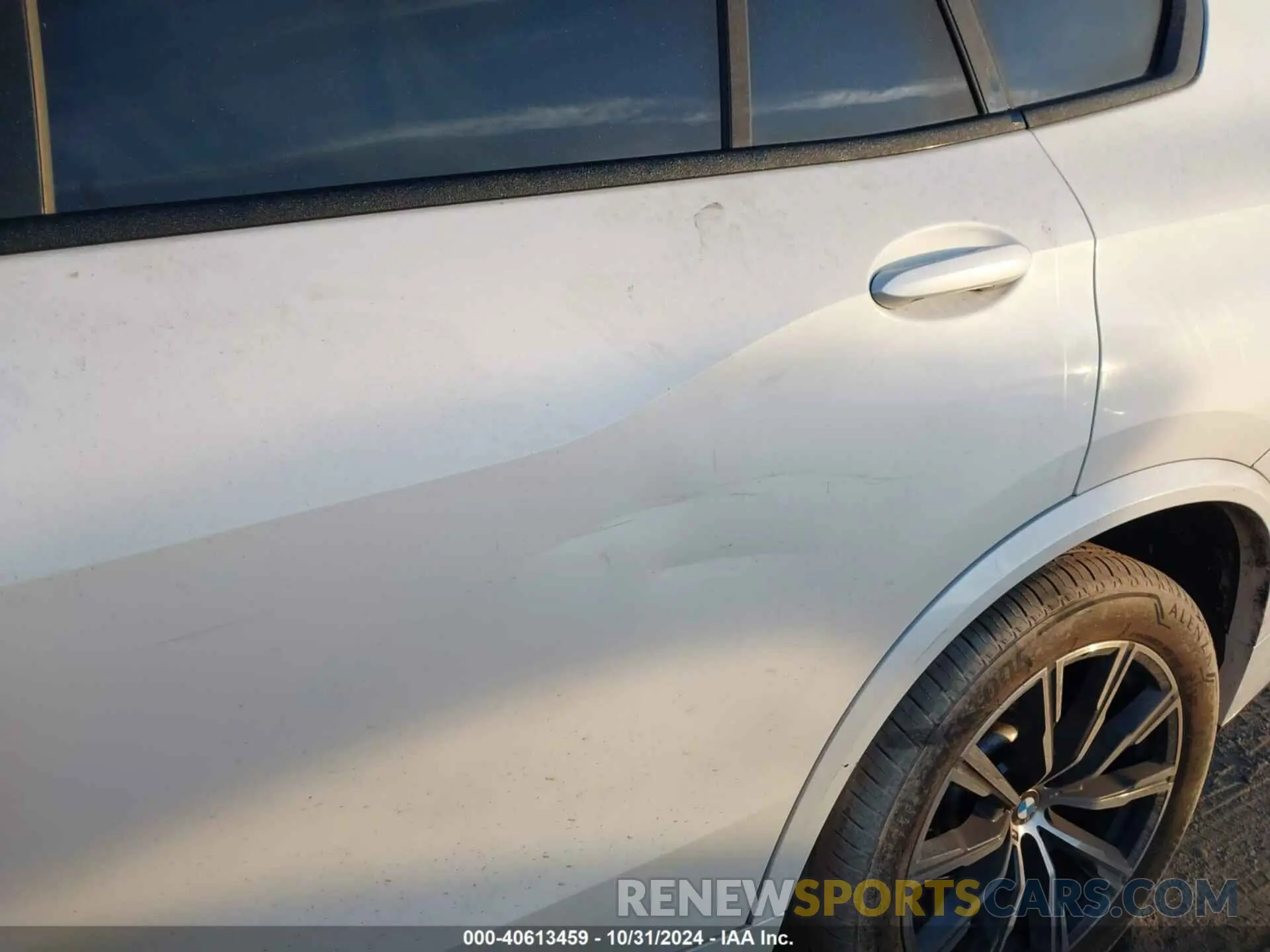 19 Photograph of a damaged car 5UXCR6C04M9G30530 BMW X5 2021