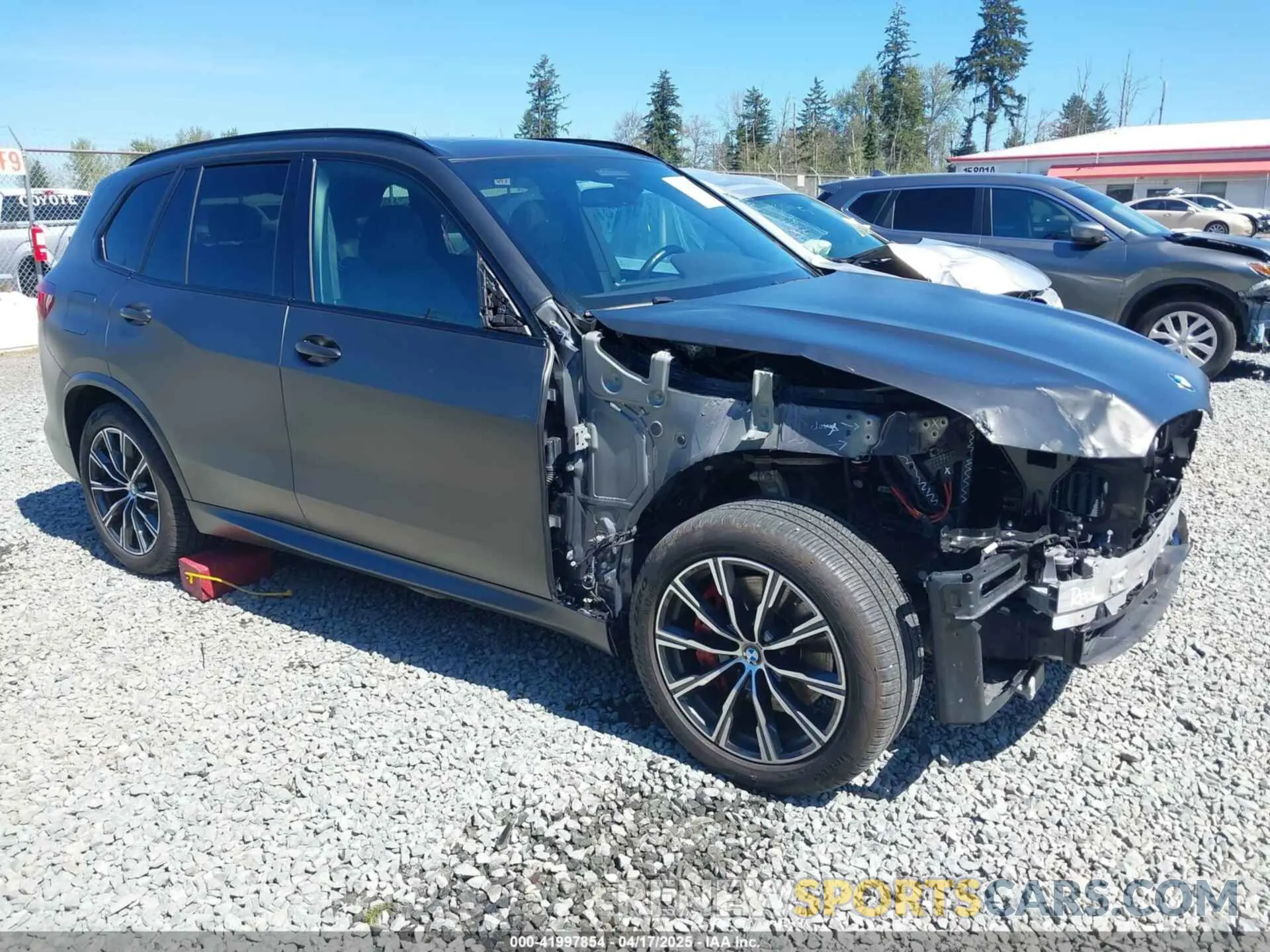 1 Photograph of a damaged car 5UXCR6C05M9E75633 BMW X5 2021