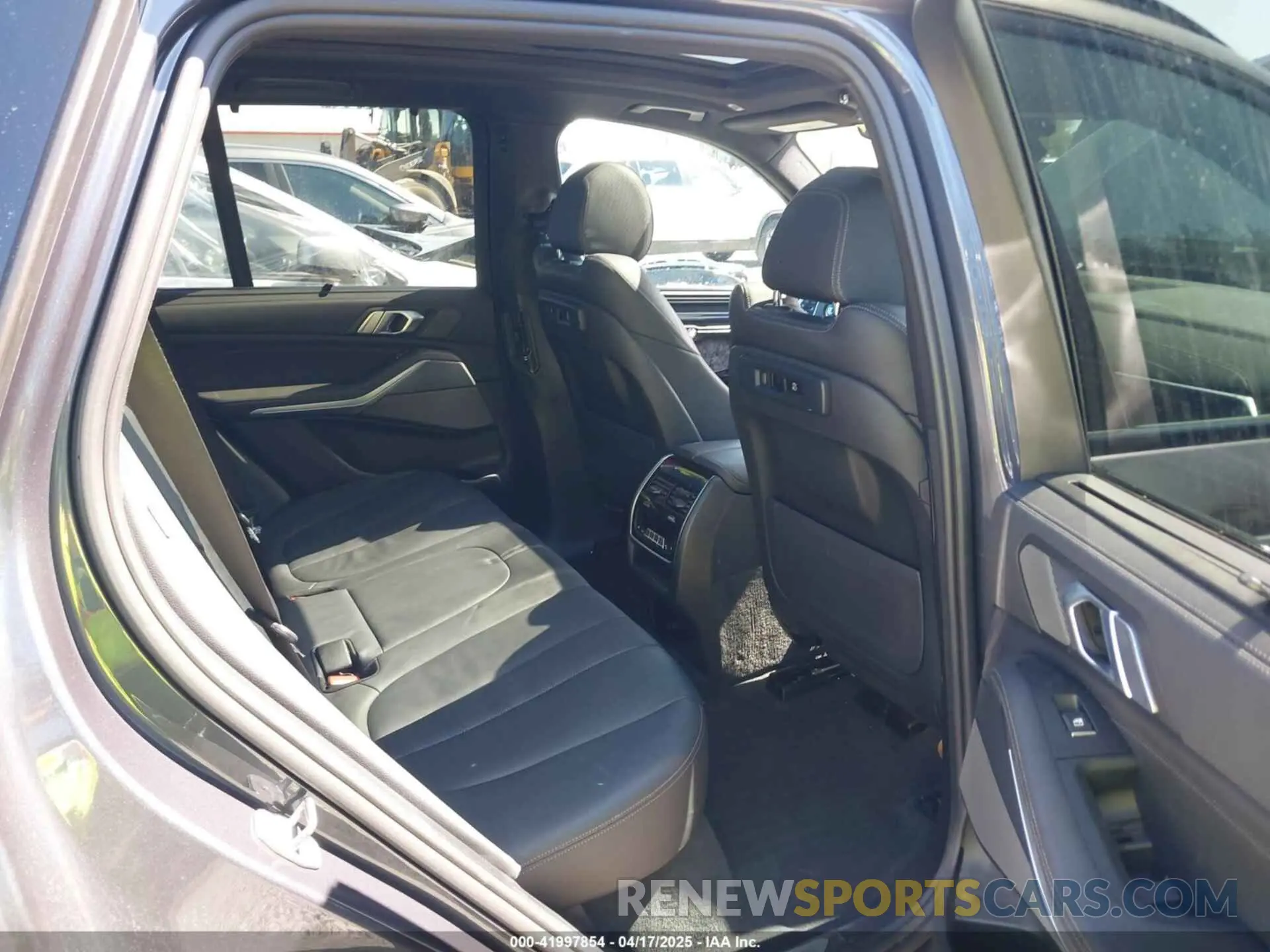 8 Photograph of a damaged car 5UXCR6C05M9E75633 BMW X5 2021