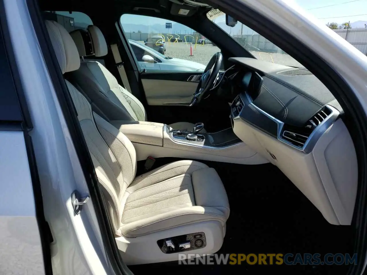 5 Photograph of a damaged car 5UXCR6C05M9F17881 BMW X5 2021