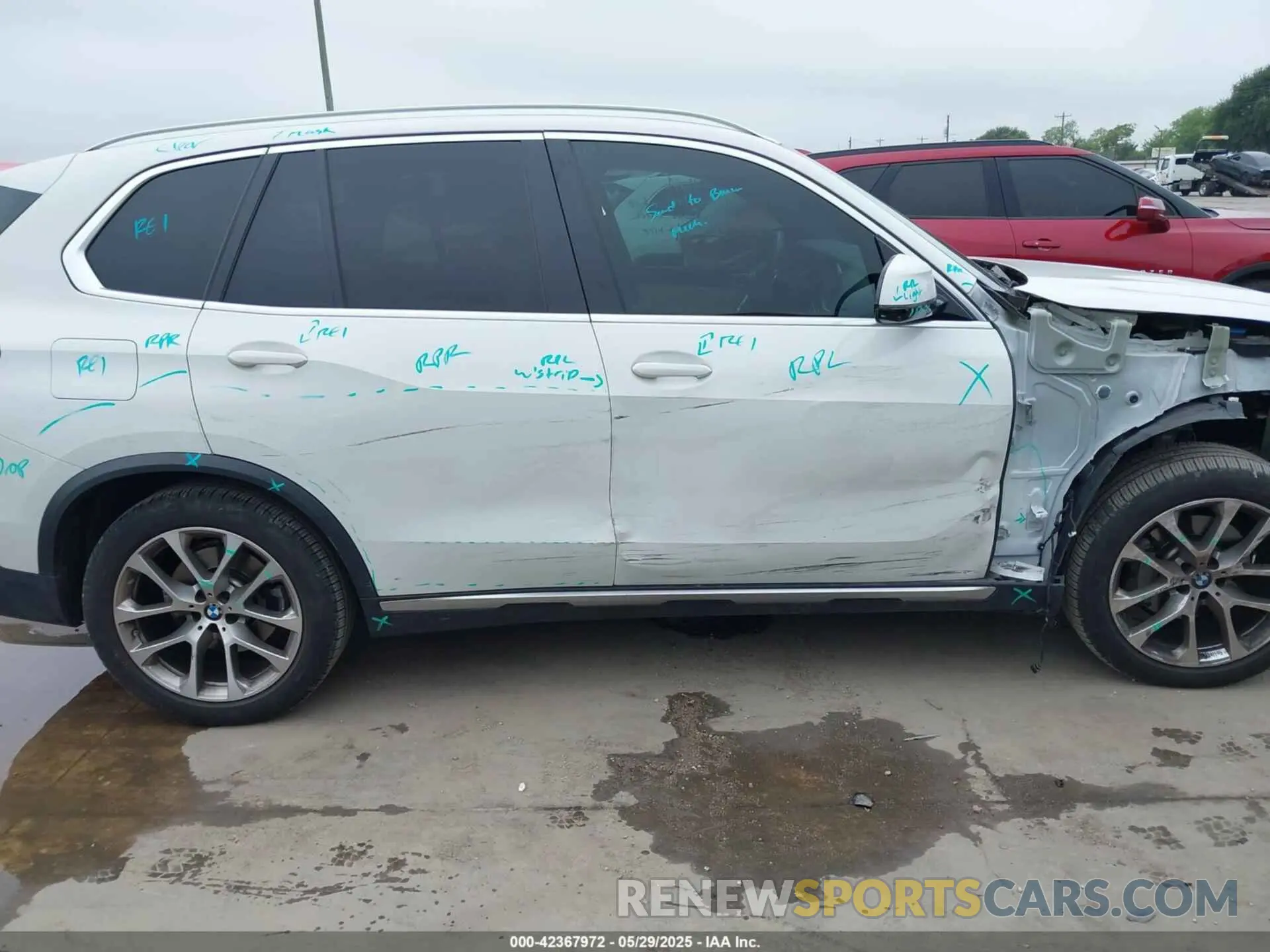 13 Photograph of a damaged car 5UXCR6C05M9G52245 BMW X5 2021