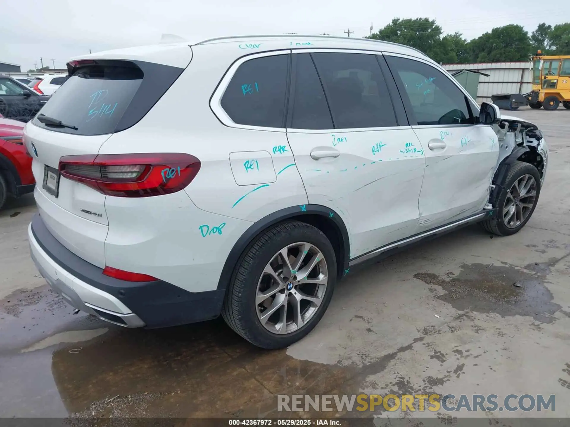 4 Photograph of a damaged car 5UXCR6C05M9G52245 BMW X5 2021