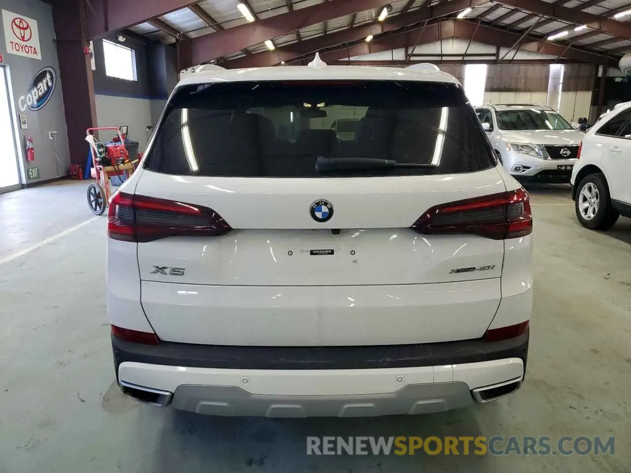 6 Photograph of a damaged car 5UXCR6C05M9H45993 BMW X5 2021