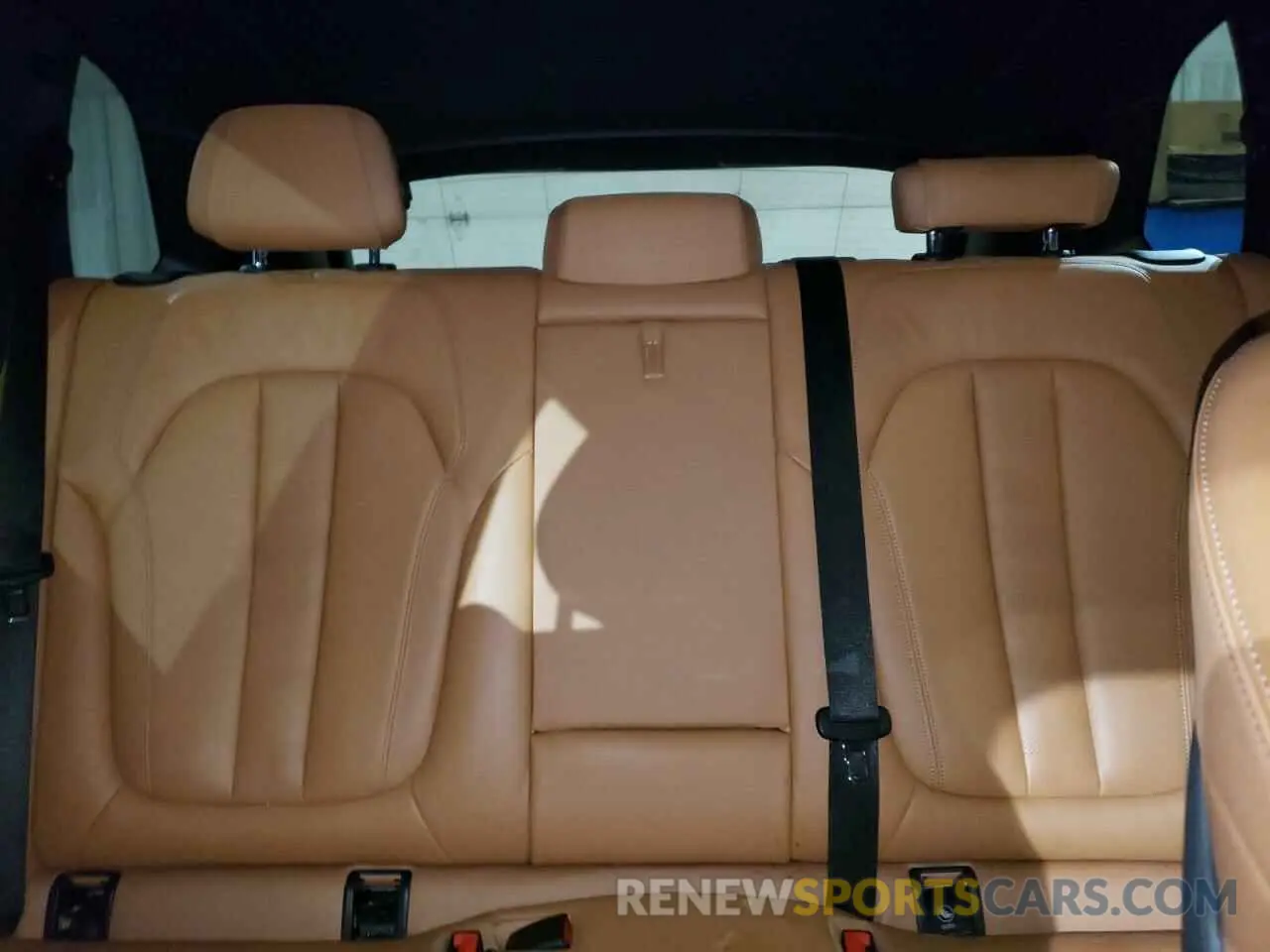 10 Photograph of a damaged car 5UXCR6C06M9E05140 BMW X5 2021