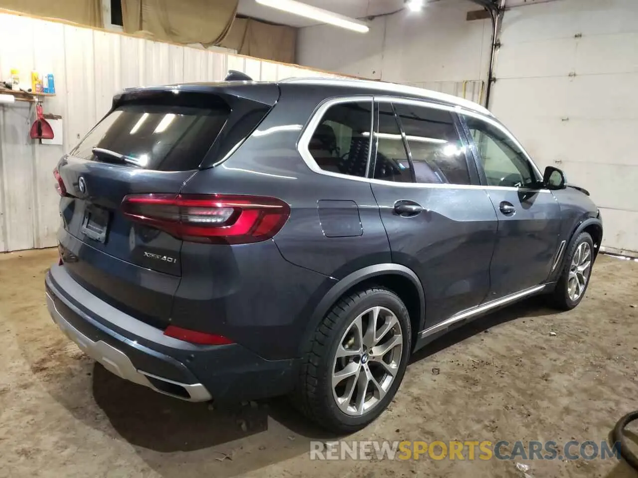 3 Photograph of a damaged car 5UXCR6C06M9E05140 BMW X5 2021