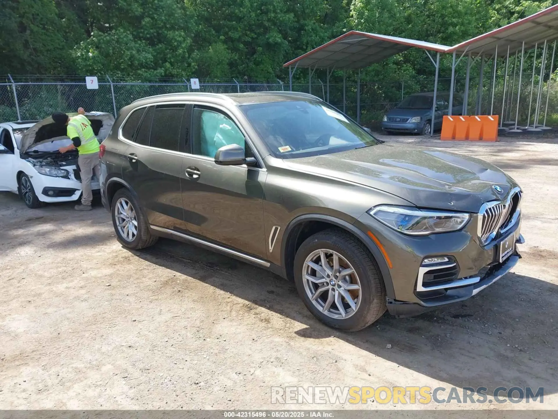 1 Photograph of a damaged car 5UXCR6C06M9G21960 BMW X5 2021