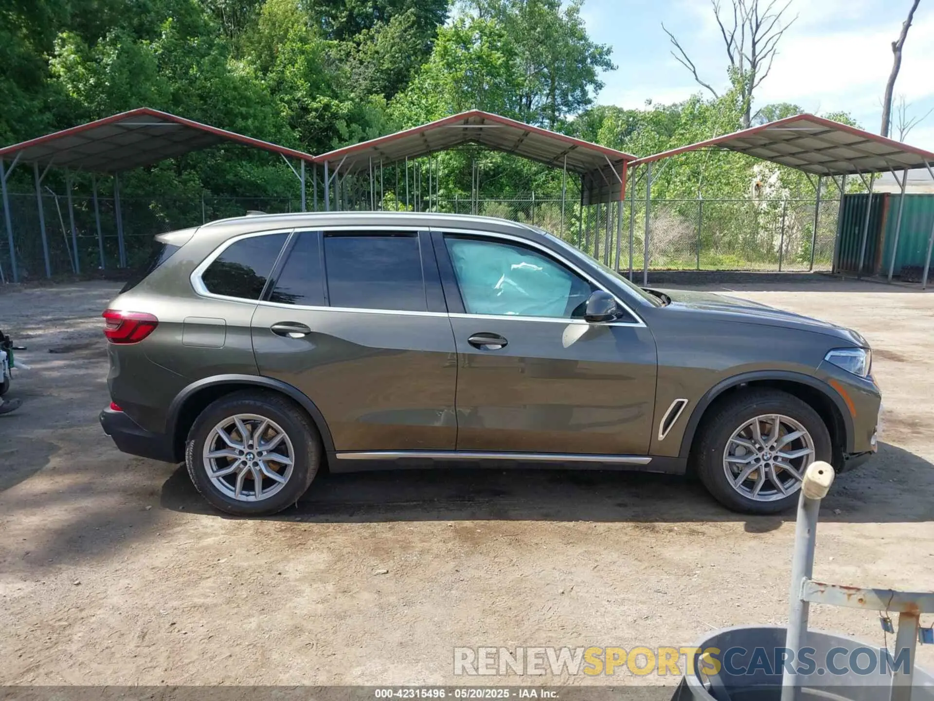 14 Photograph of a damaged car 5UXCR6C06M9G21960 BMW X5 2021