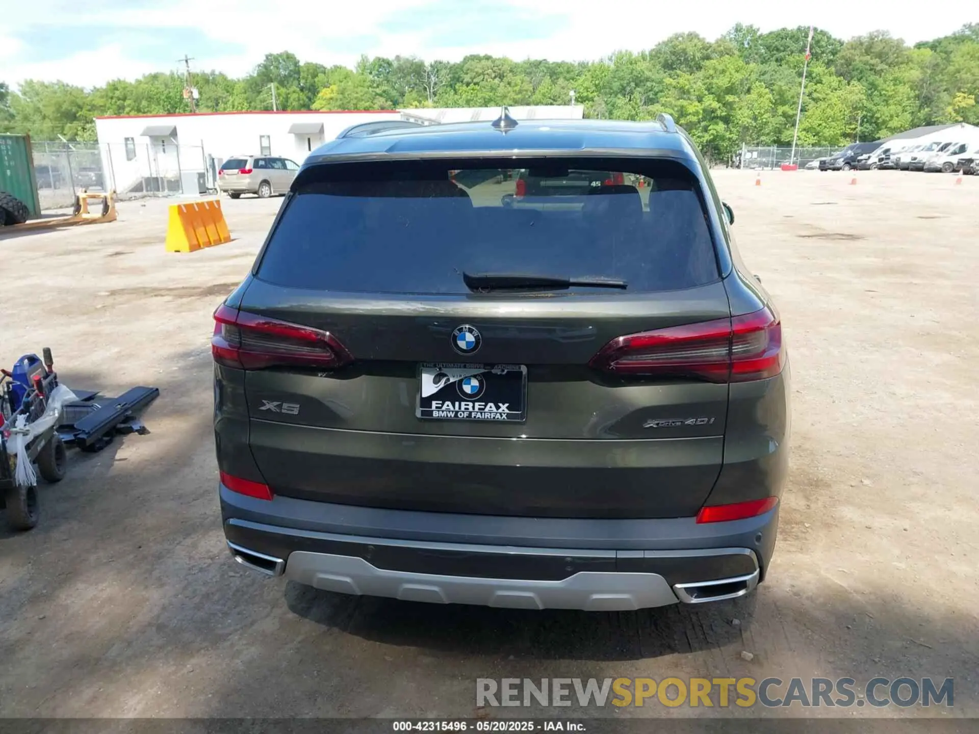 17 Photograph of a damaged car 5UXCR6C06M9G21960 BMW X5 2021