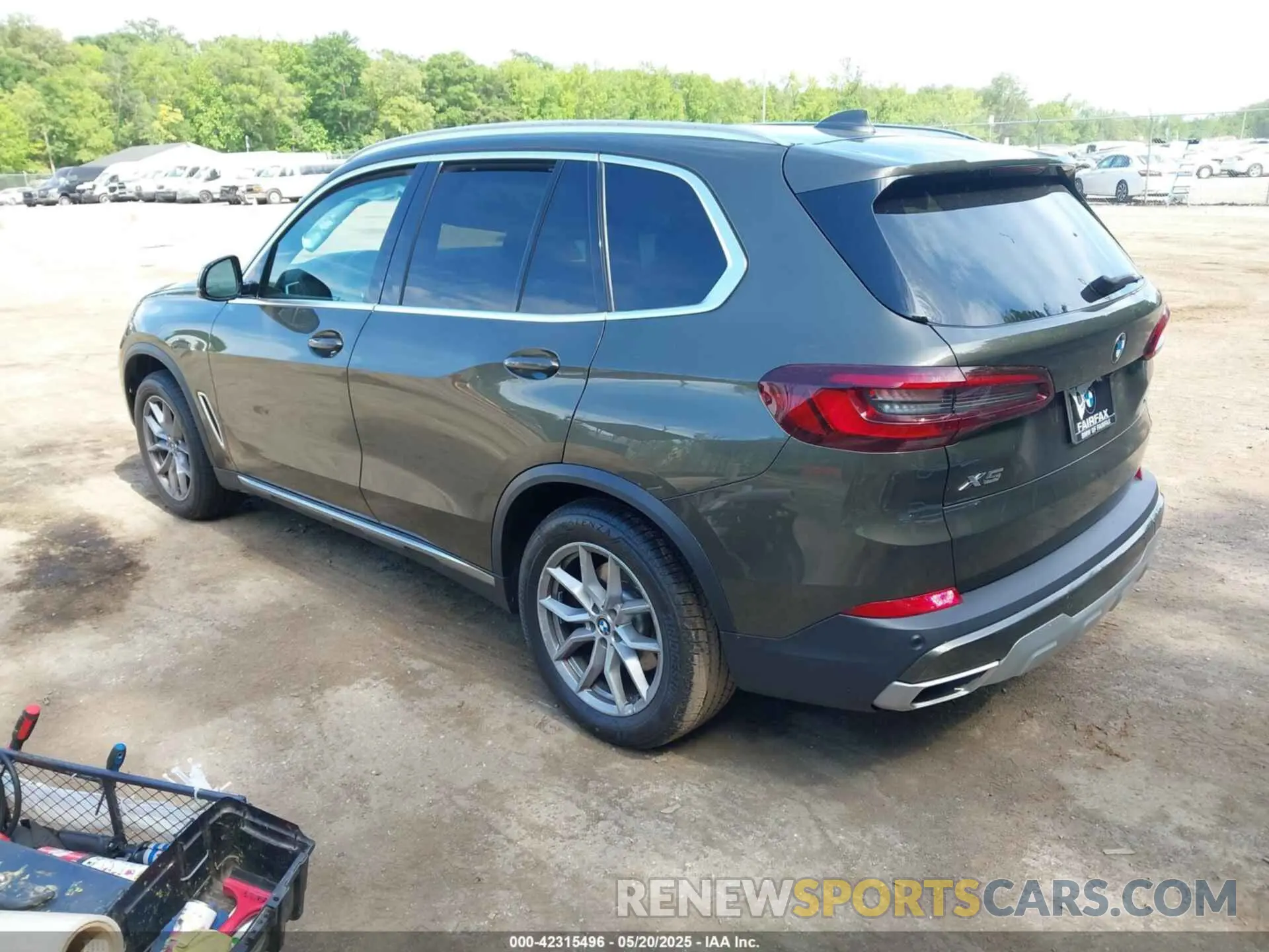 3 Photograph of a damaged car 5UXCR6C06M9G21960 BMW X5 2021