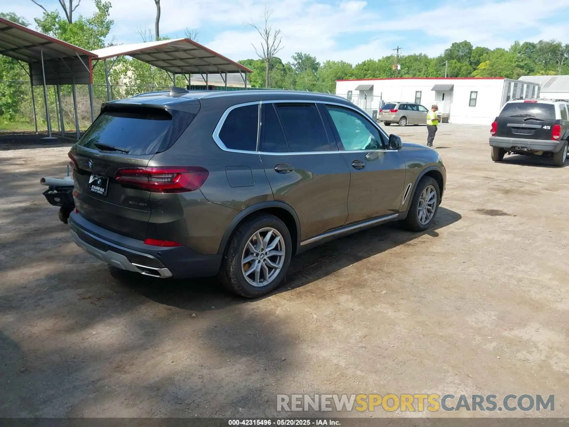 4 Photograph of a damaged car 5UXCR6C06M9G21960 BMW X5 2021