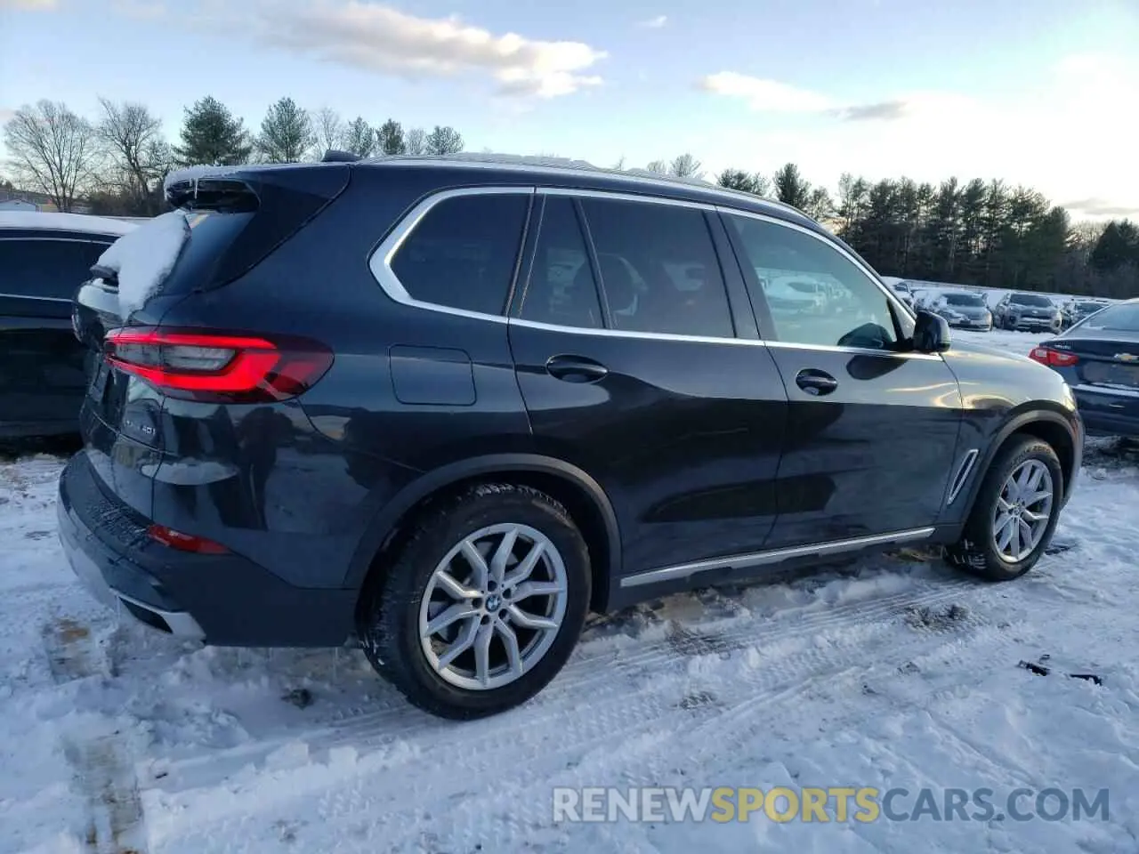 3 Photograph of a damaged car 5UXCR6C06M9H35683 BMW X5 2021