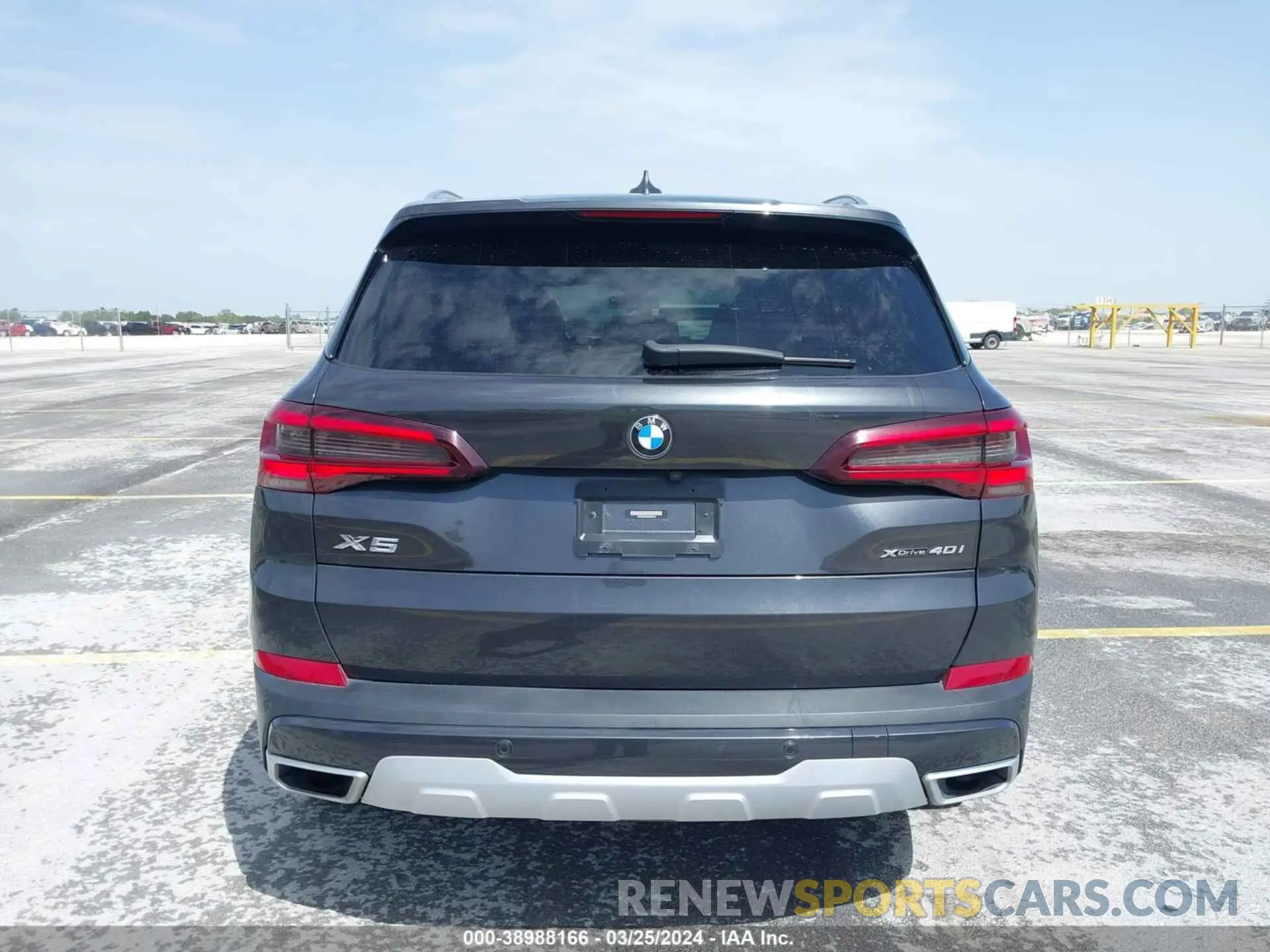 17 Photograph of a damaged car 5UXCR6C09M9G68142 BMW X5 2021