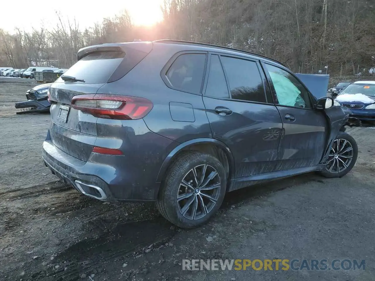 3 Photograph of a damaged car 5UXCR6C09M9H41736 BMW X5 2021