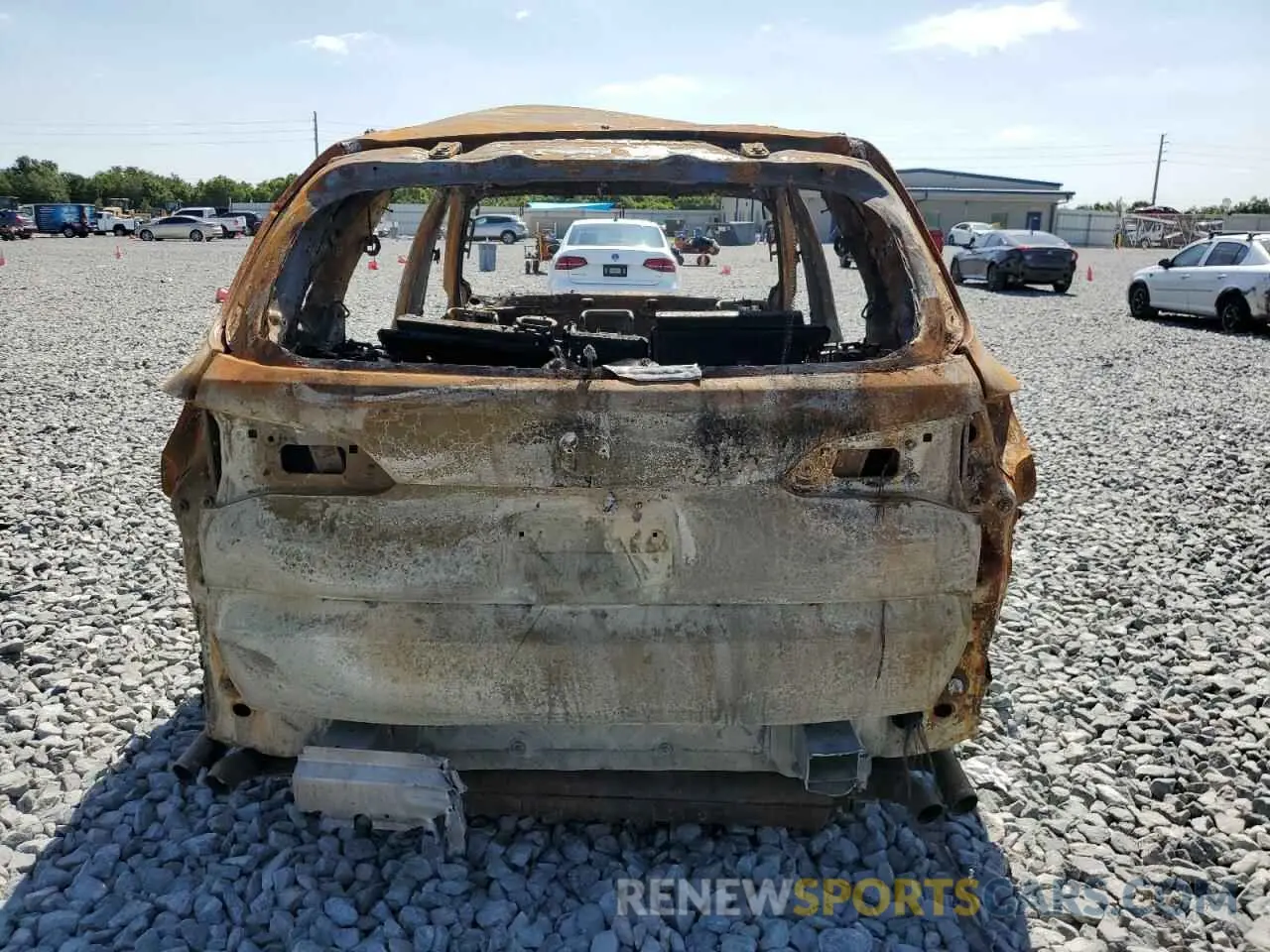 6 Photograph of a damaged car 5UXJU4C0XMLH77996 BMW X5 2021