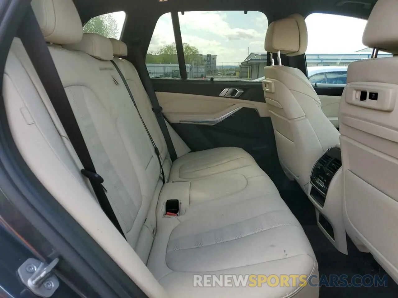 11 Photograph of a damaged car 5UXTA6C03M9H41531 BMW X5 2021