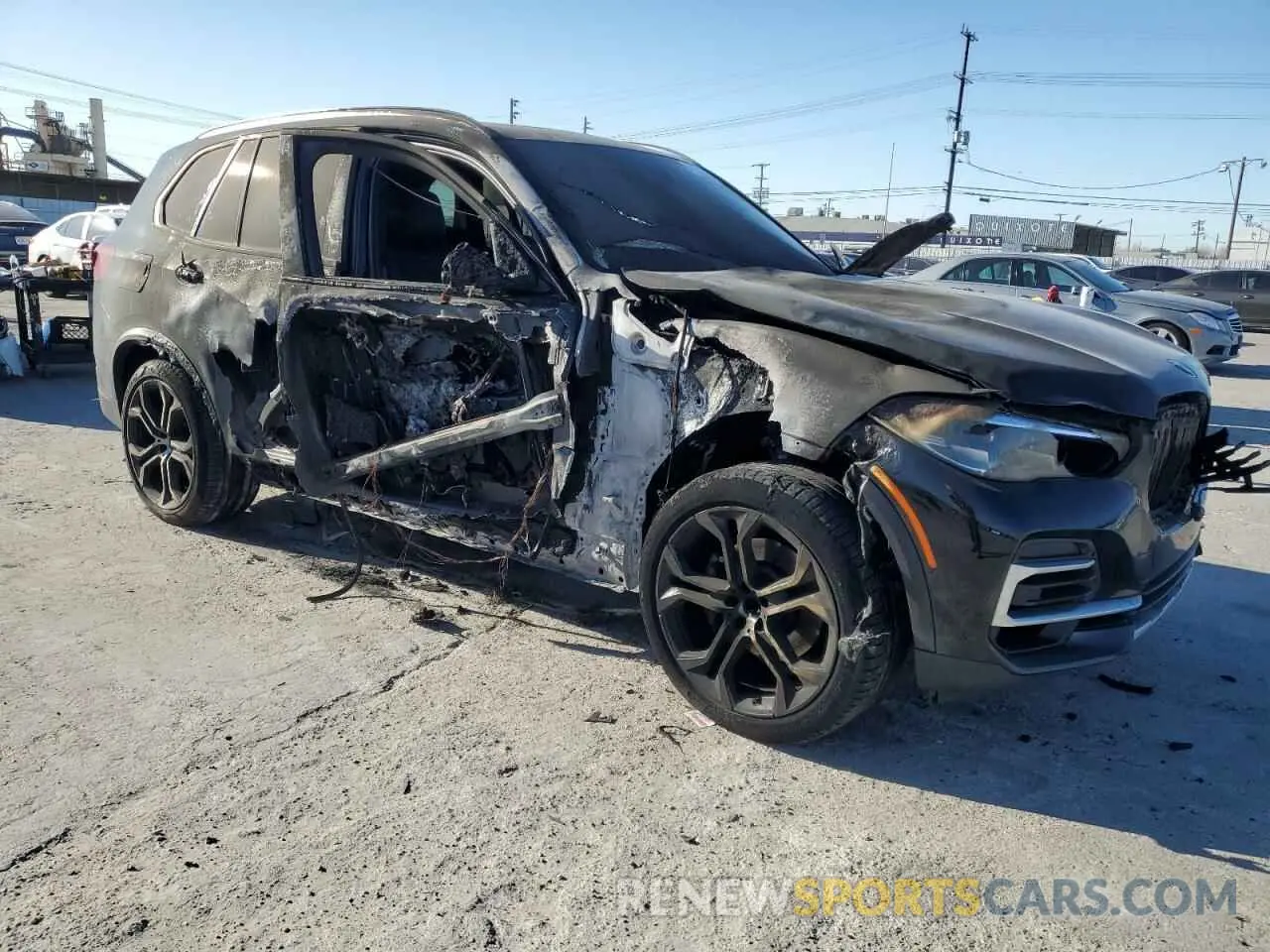 4 Photograph of a damaged car 5UXCR4C00N9M47130 BMW X5 2022