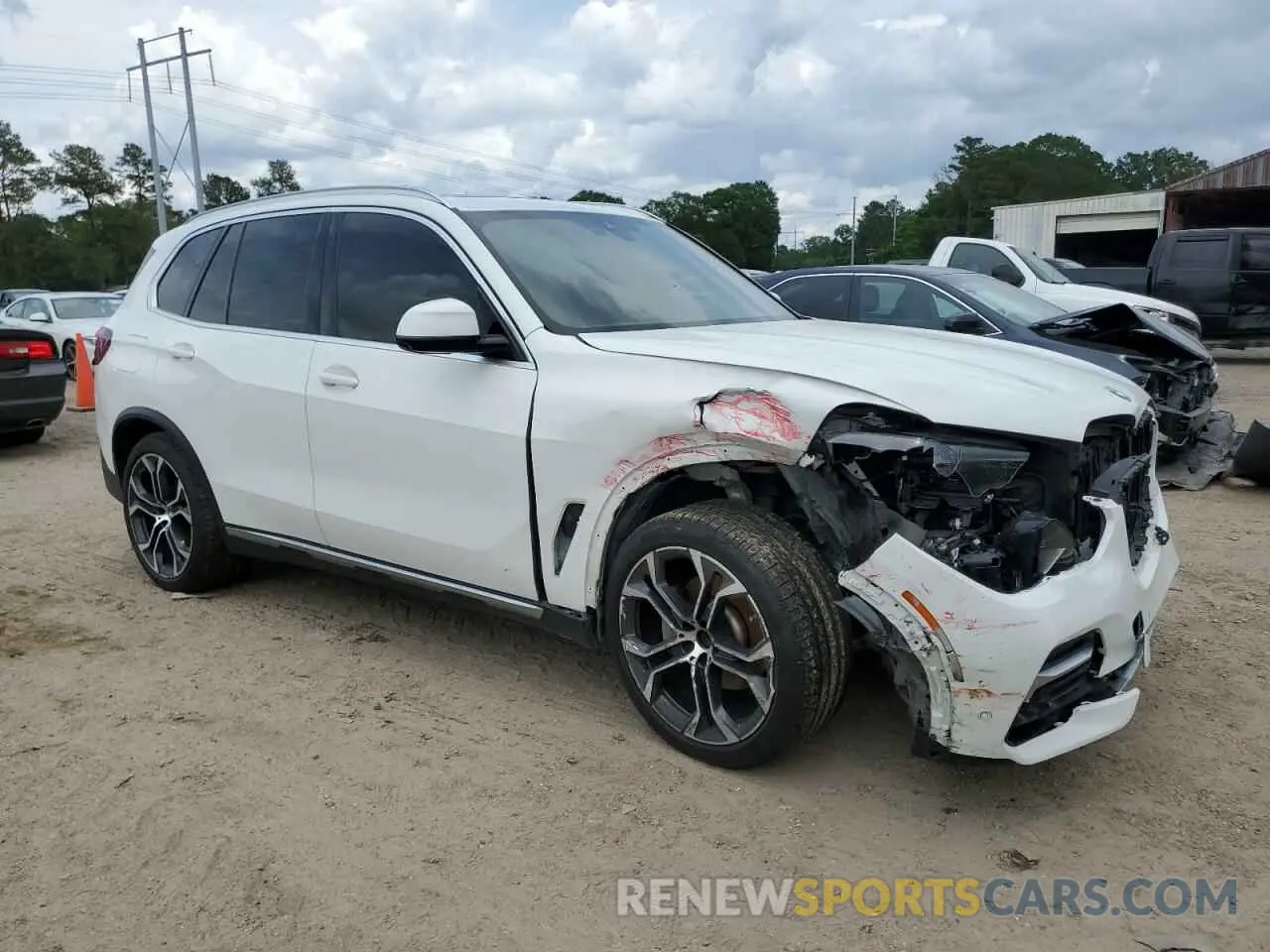 4 Photograph of a damaged car 5UXCR4C02N9K03592 BMW X5 2022