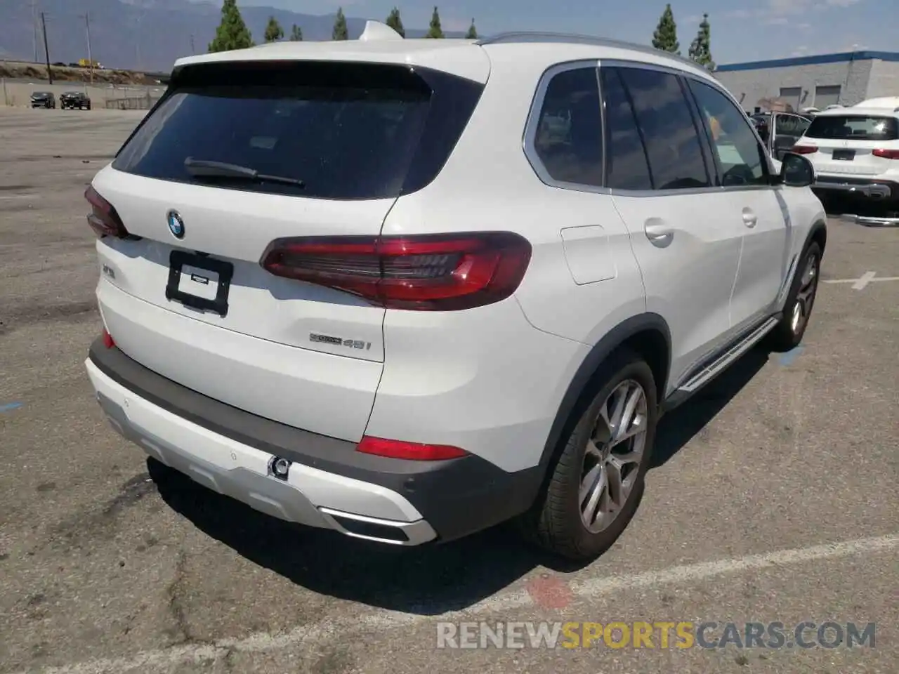 4 Photograph of a damaged car 5UXCR4C02N9M17434 BMW X5 2022