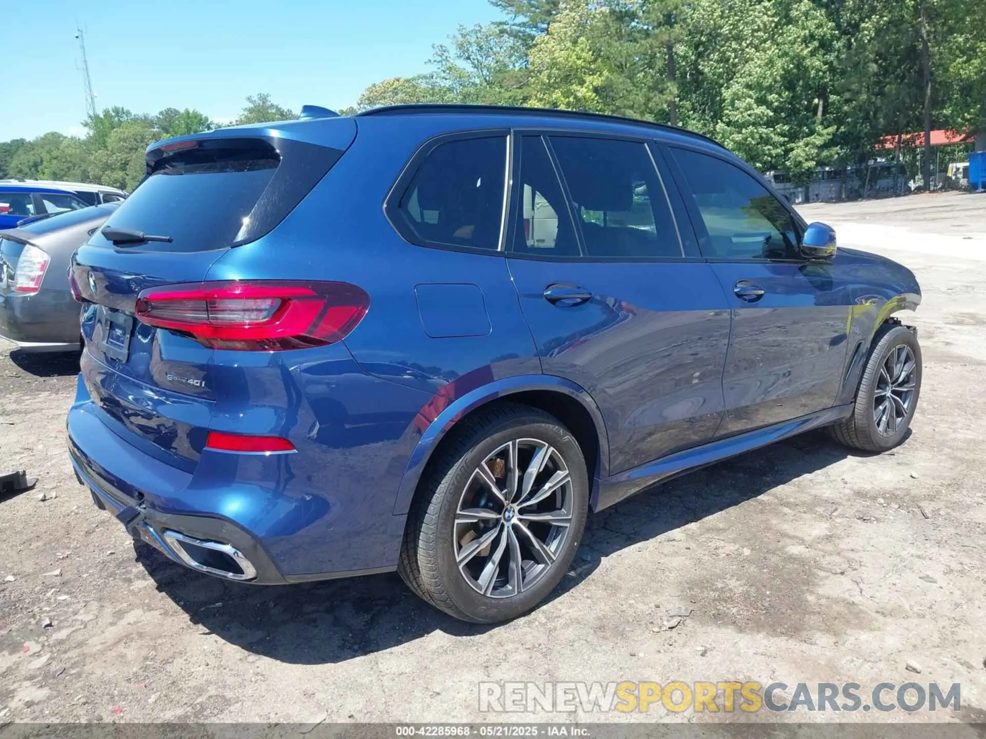 4 Photograph of a damaged car 5UXCR4C04N9J83247 BMW X5 2022
