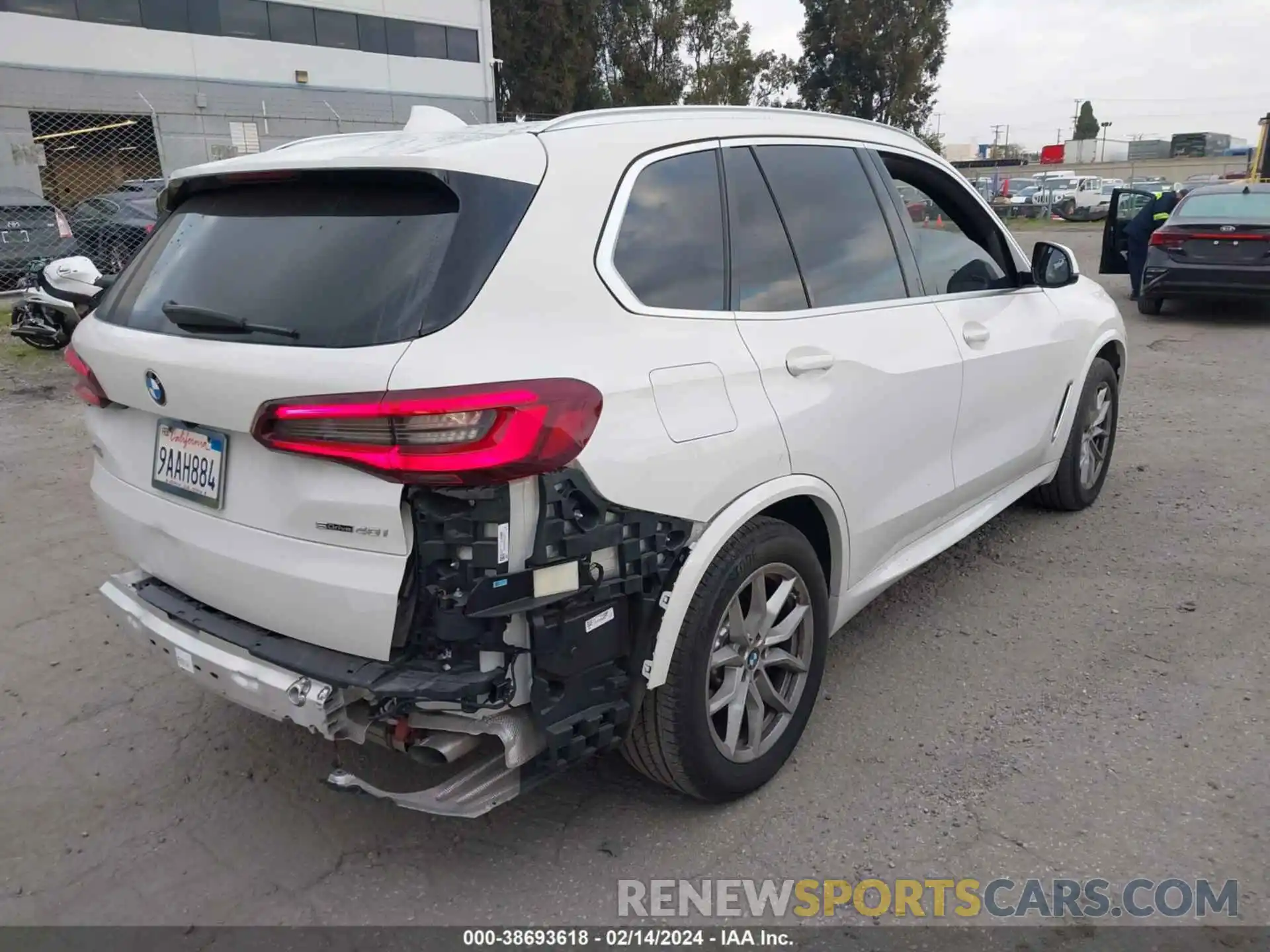 4 Photograph of a damaged car 5UXCR4C05N9K79338 BMW X5 2022