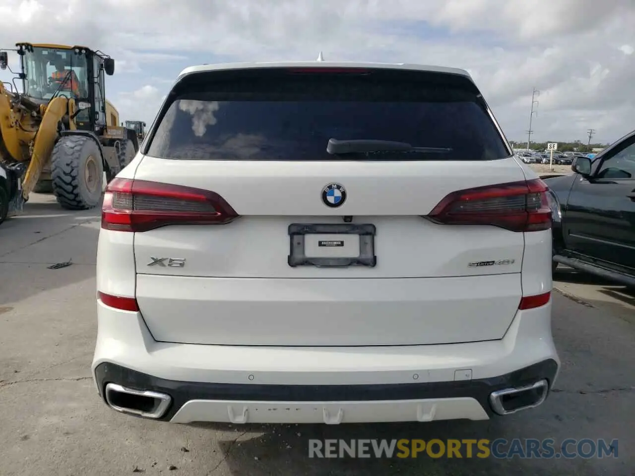 6 Photograph of a damaged car 5UXCR4C05N9K89514 BMW X5 2022