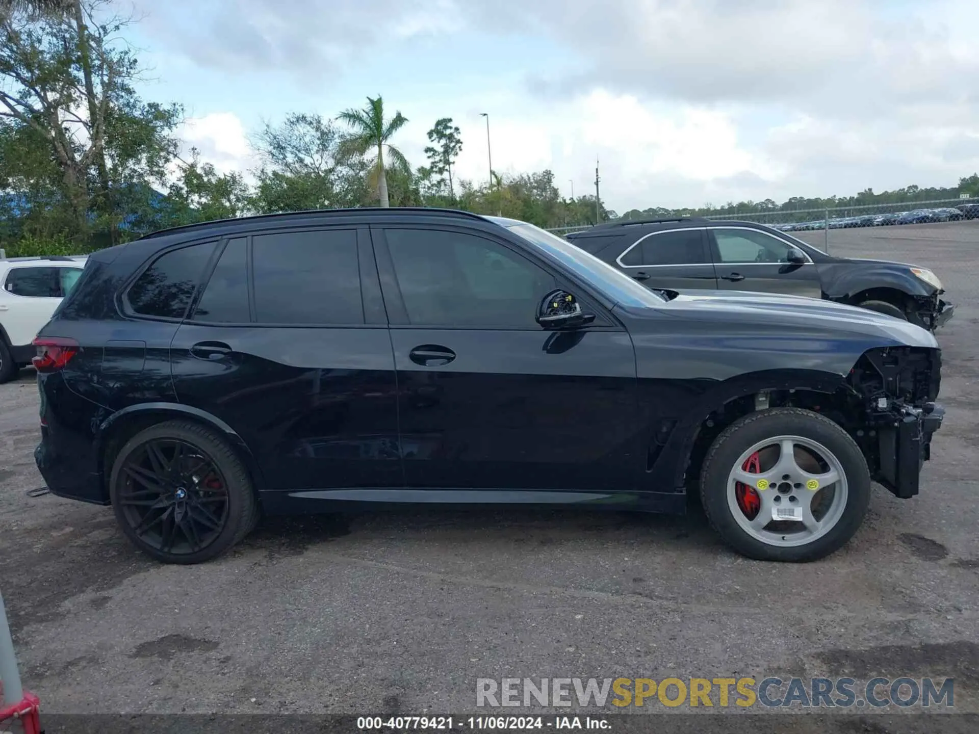 14 Photograph of a damaged car 5UXCR4C07N9L04045 BMW X5 2022