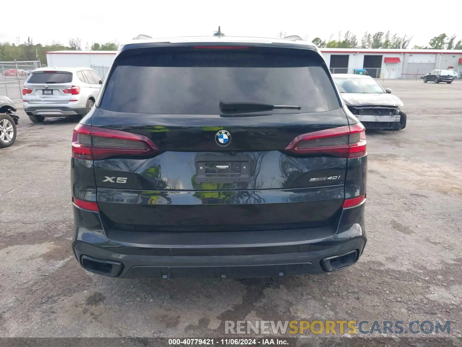17 Photograph of a damaged car 5UXCR4C07N9L04045 BMW X5 2022