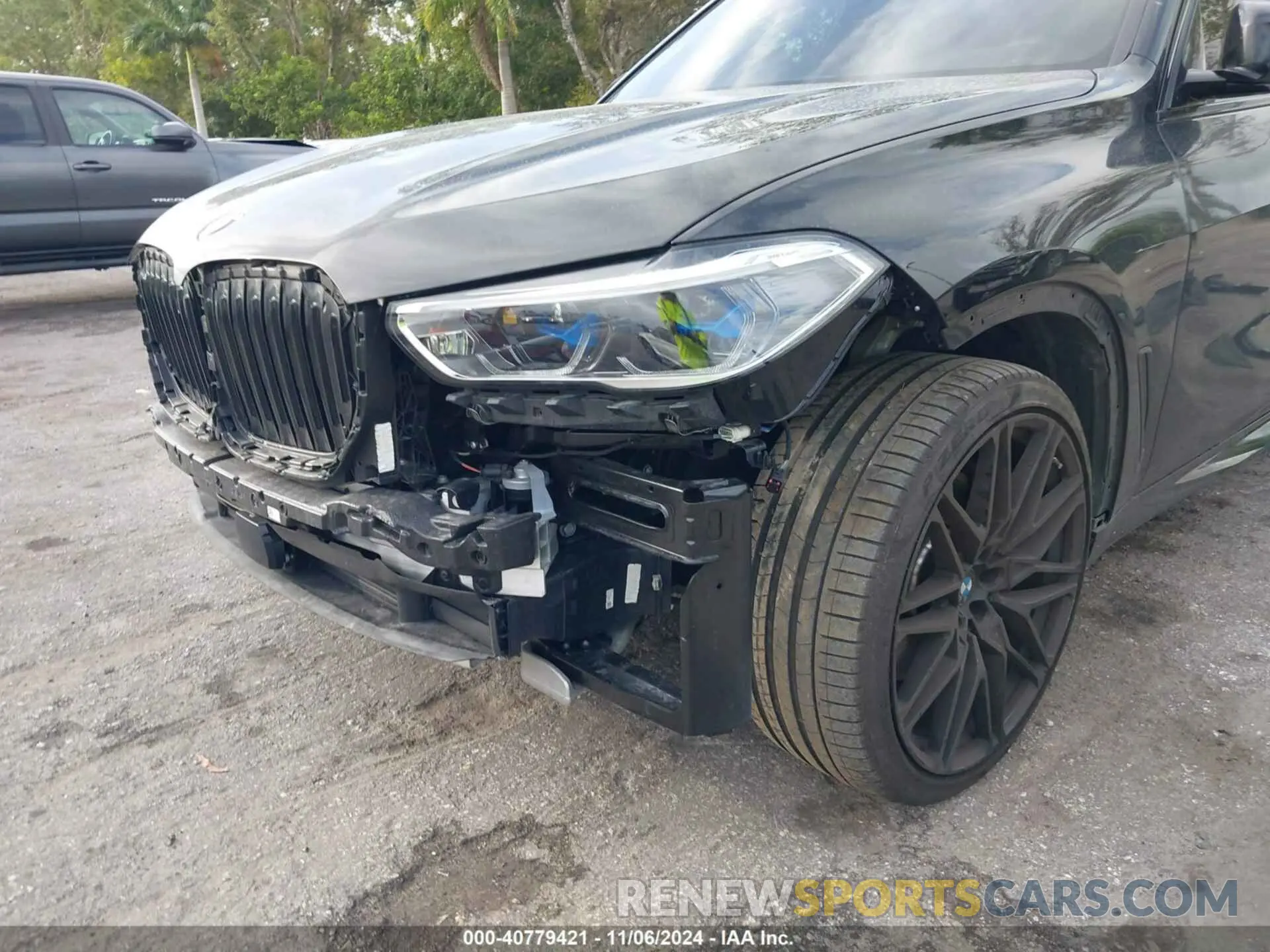 18 Photograph of a damaged car 5UXCR4C07N9L04045 BMW X5 2022