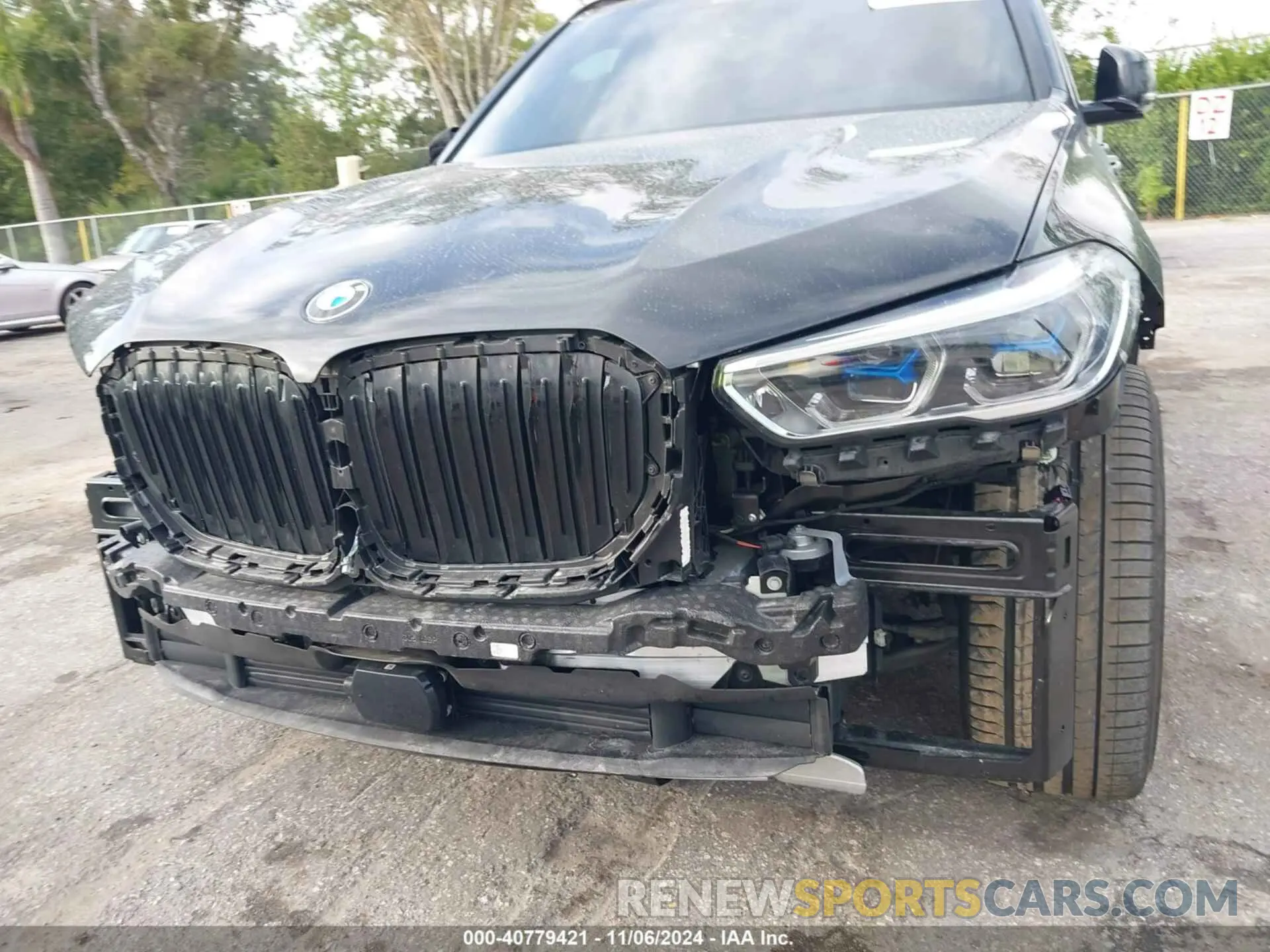 19 Photograph of a damaged car 5UXCR4C07N9L04045 BMW X5 2022