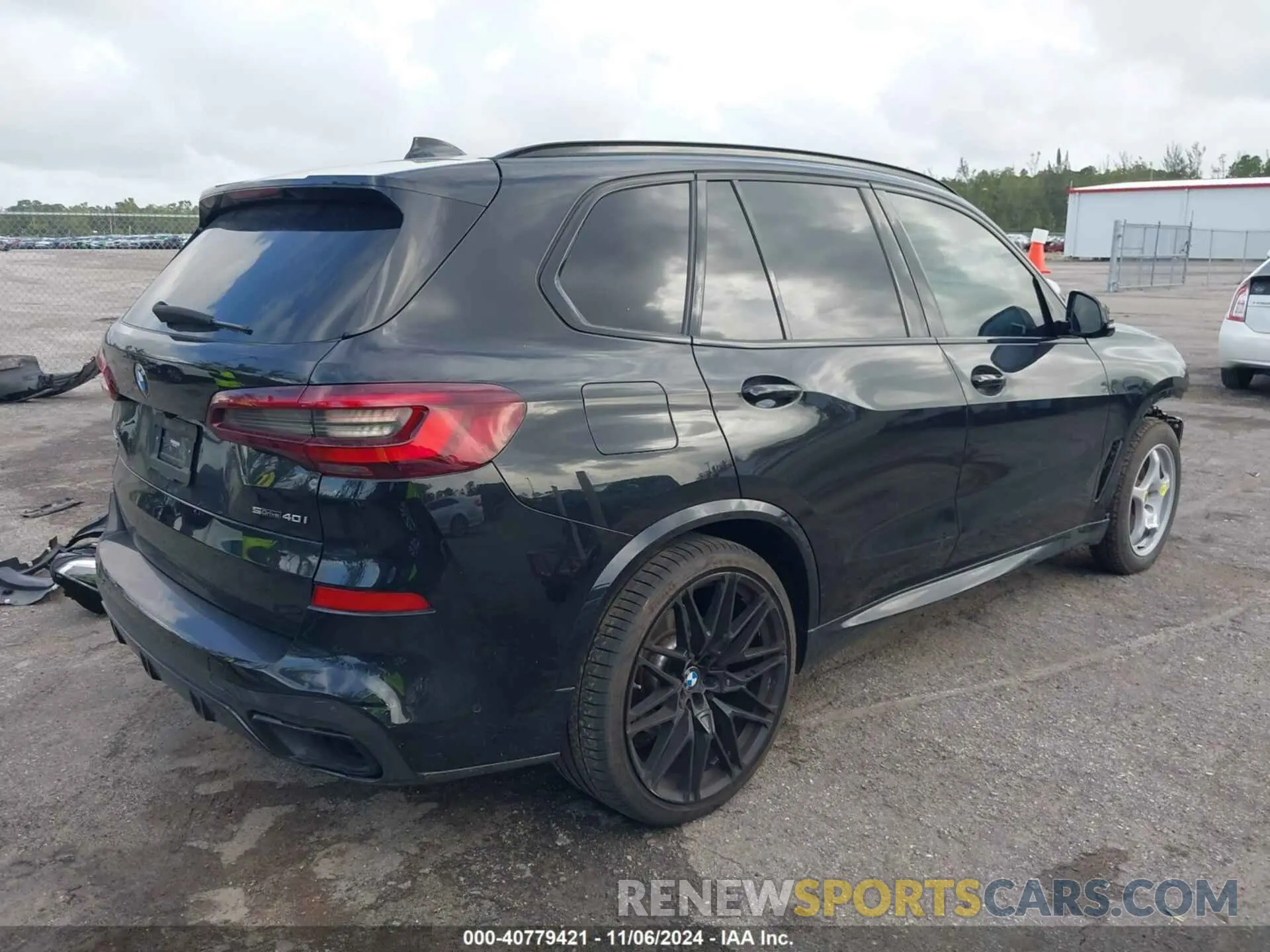 4 Photograph of a damaged car 5UXCR4C07N9L04045 BMW X5 2022