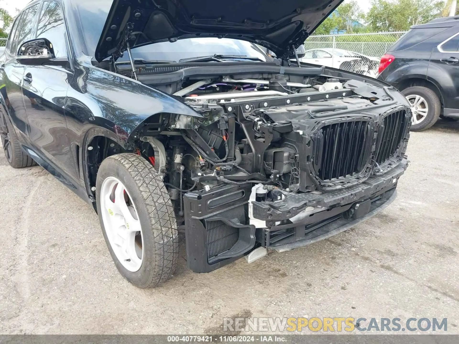 6 Photograph of a damaged car 5UXCR4C07N9L04045 BMW X5 2022