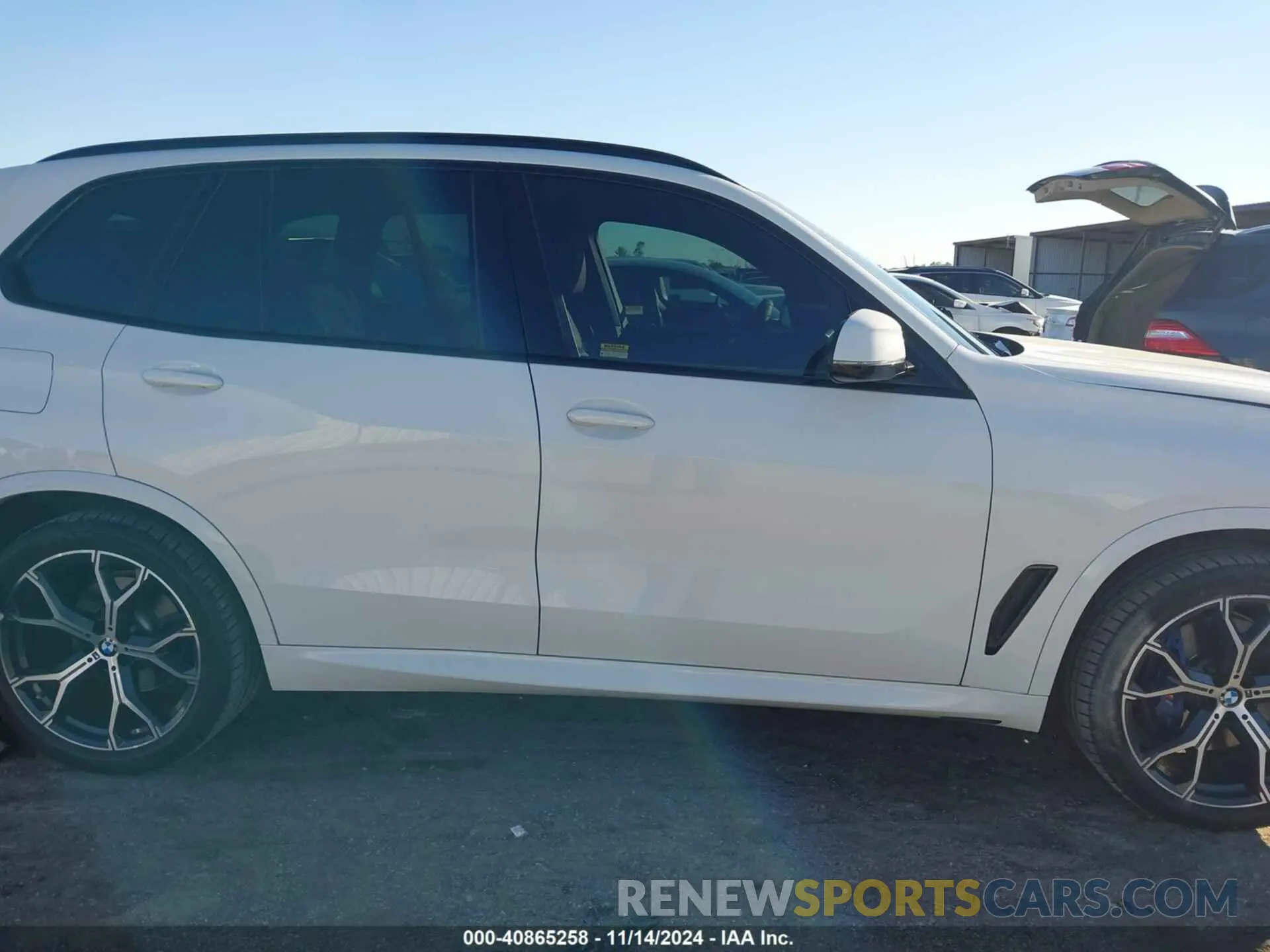 13 Photograph of a damaged car 5UXCR4C08N9M66962 BMW X5 2022