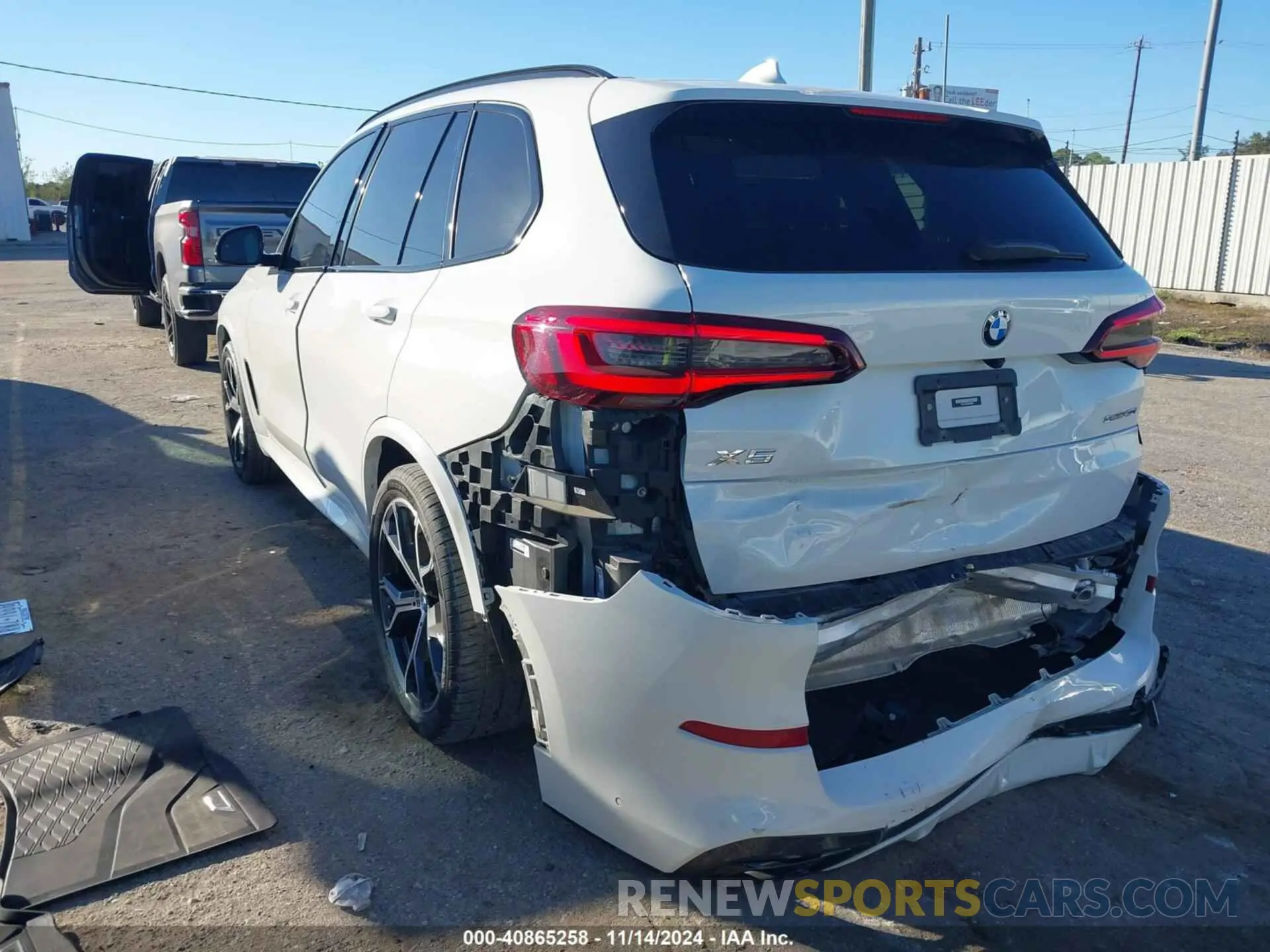 3 Photograph of a damaged car 5UXCR4C08N9M66962 BMW X5 2022
