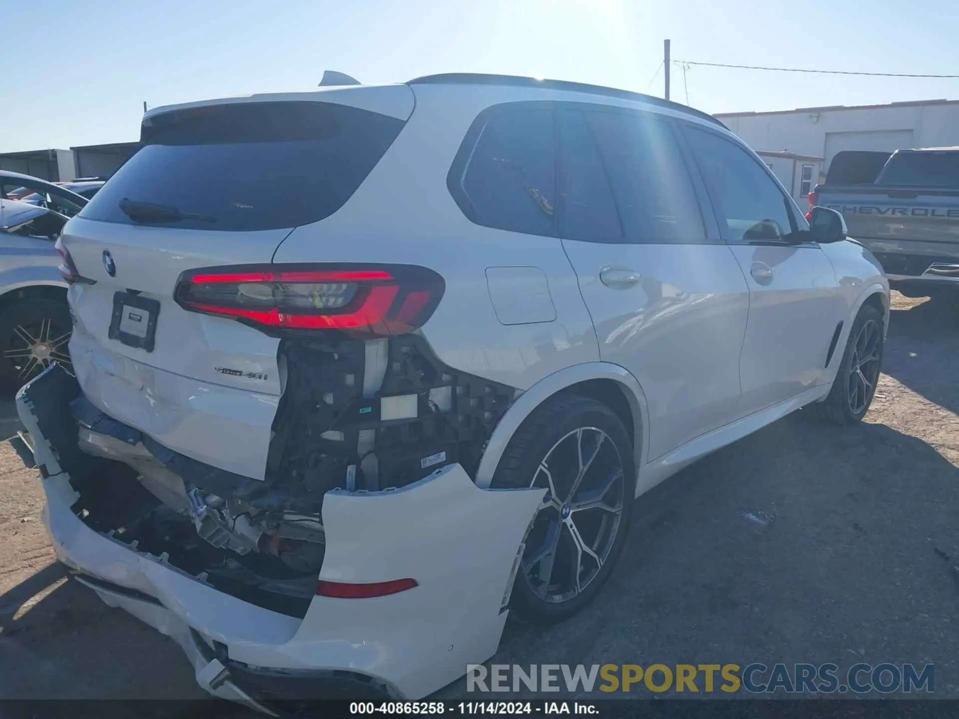 4 Photograph of a damaged car 5UXCR4C08N9M66962 BMW X5 2022